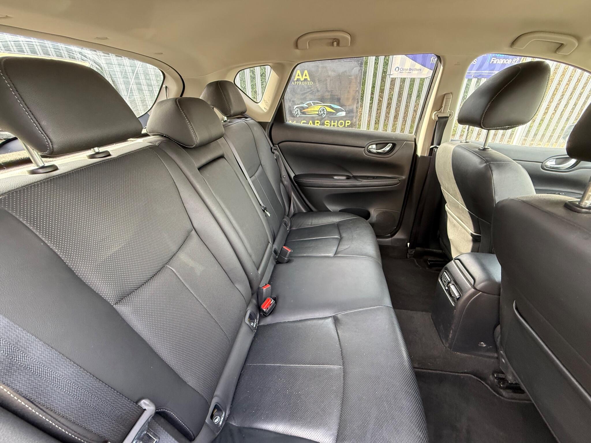 2016 Nissan Pulsar image 25