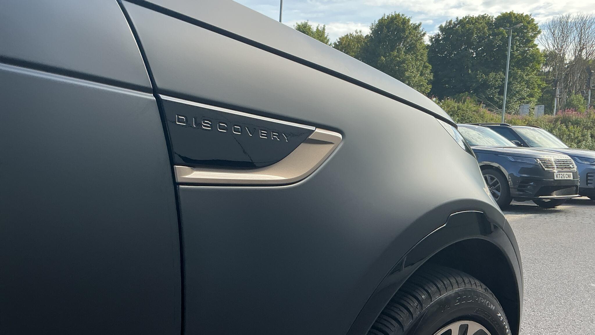 Land Rover Discovery view 25
