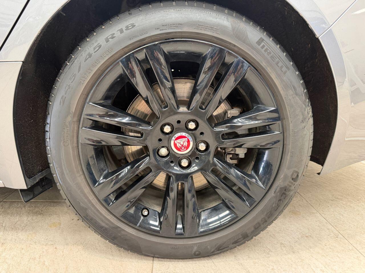 Jaguar XF view 23