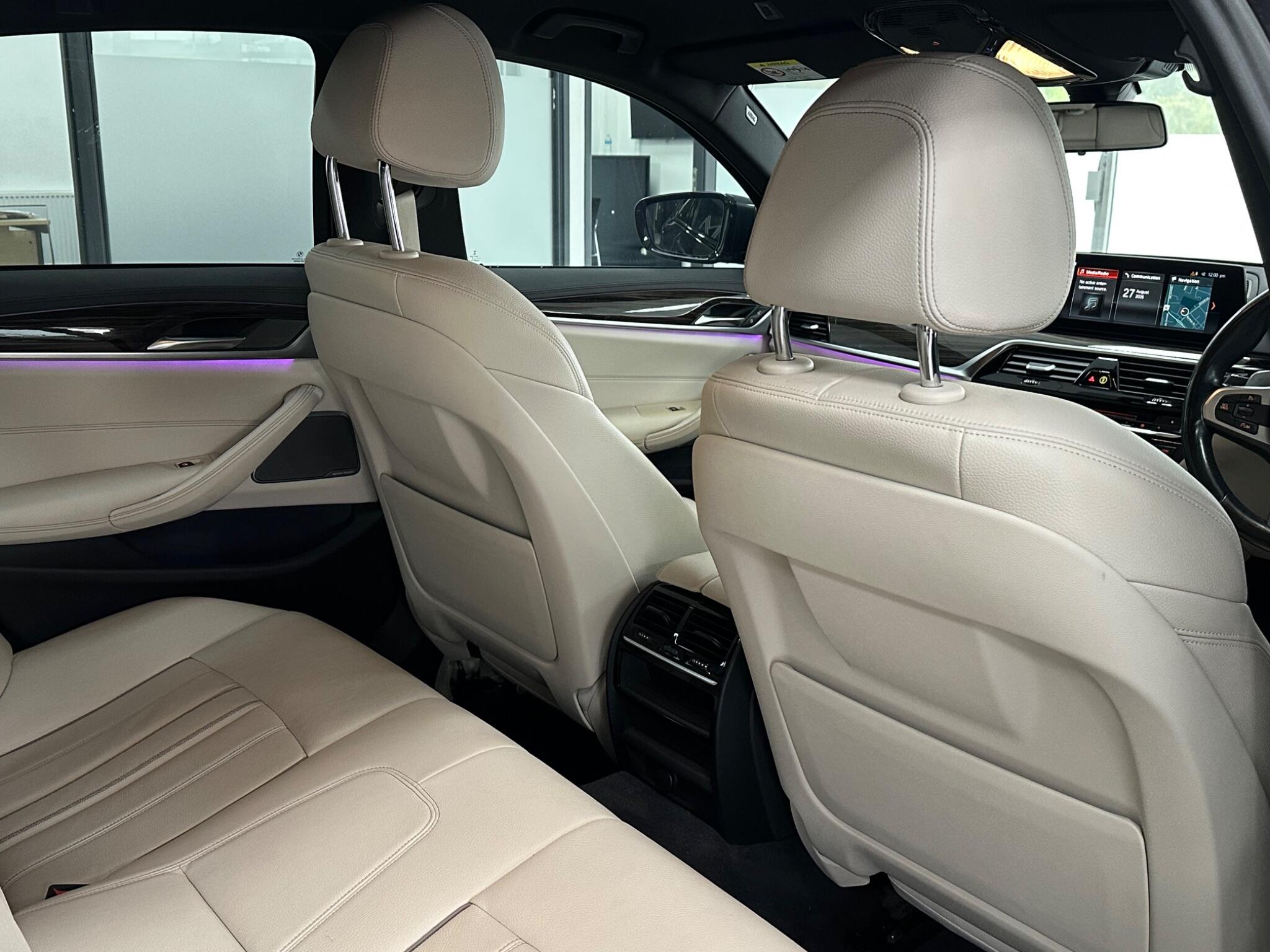 BMW 5 Series view 33