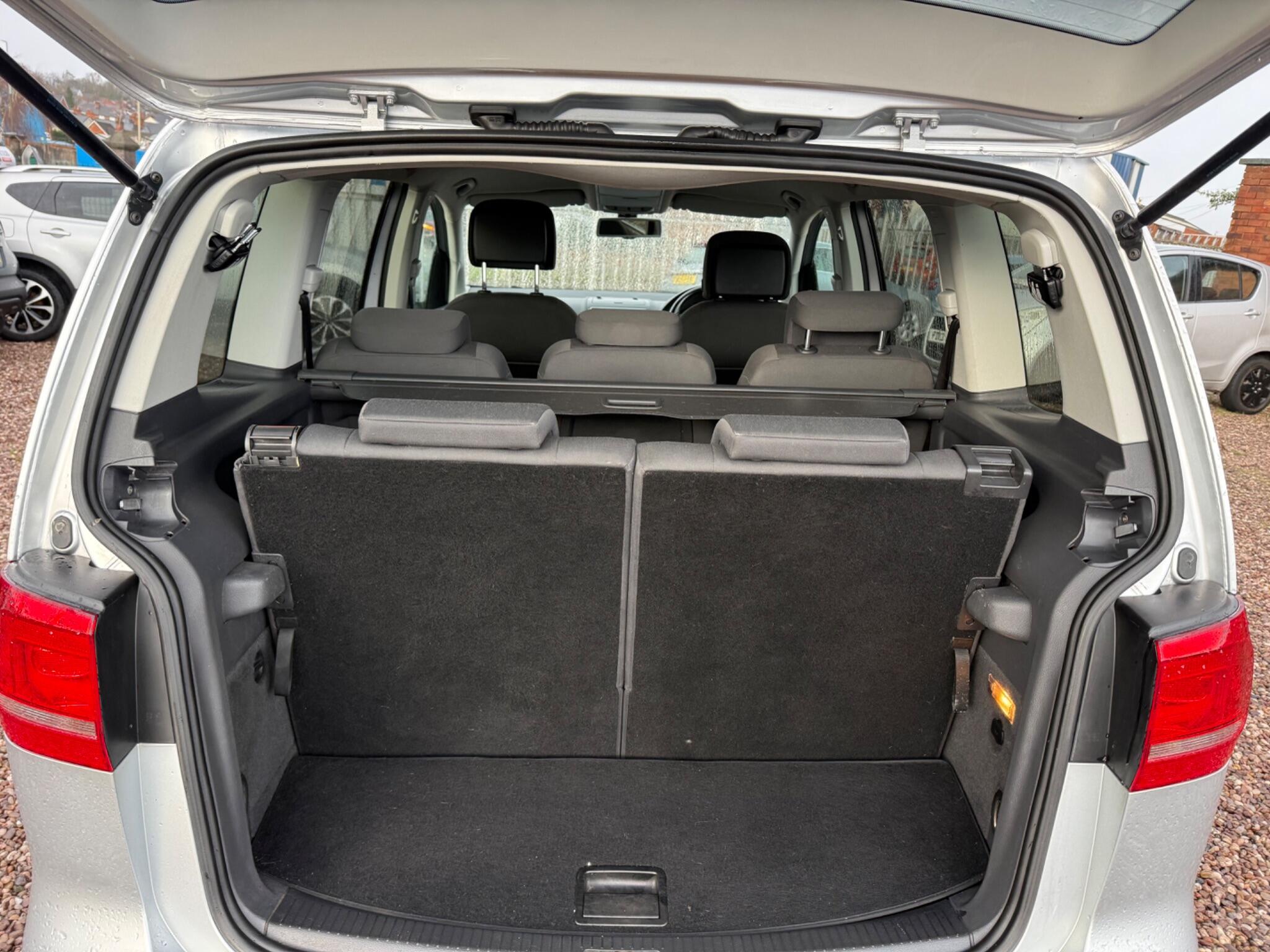 Volkswagen Touran view 30