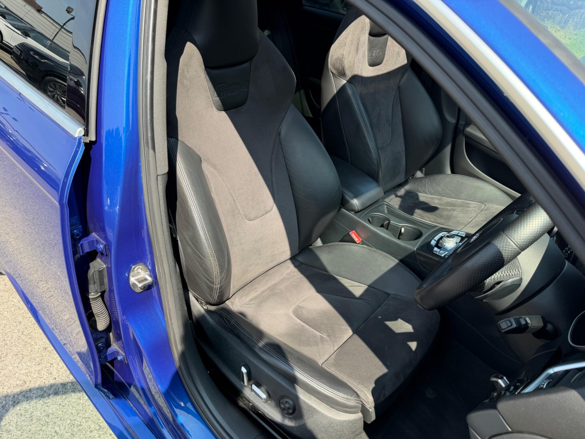 Audi RS4 view 18