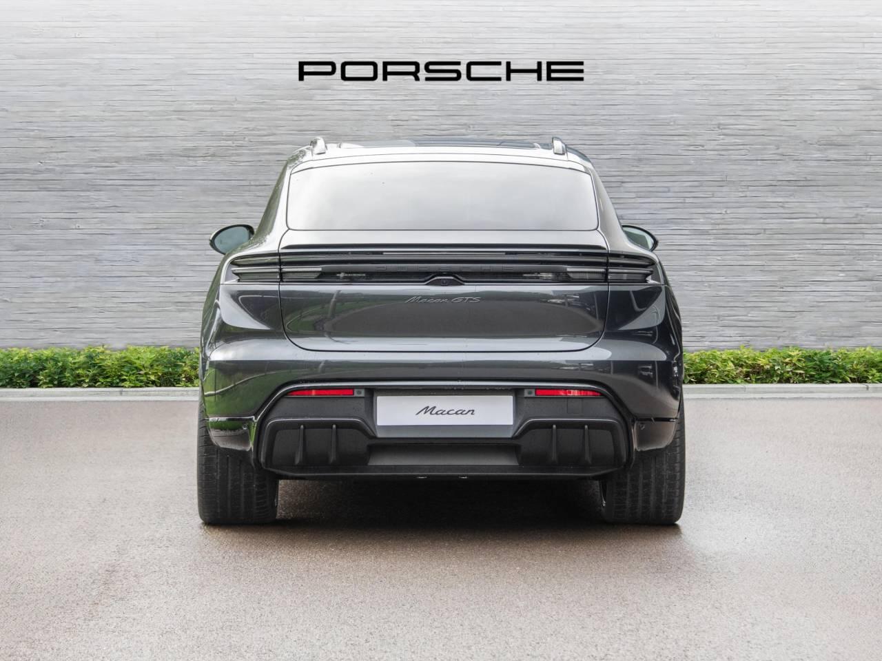 Porsche Macan view 7