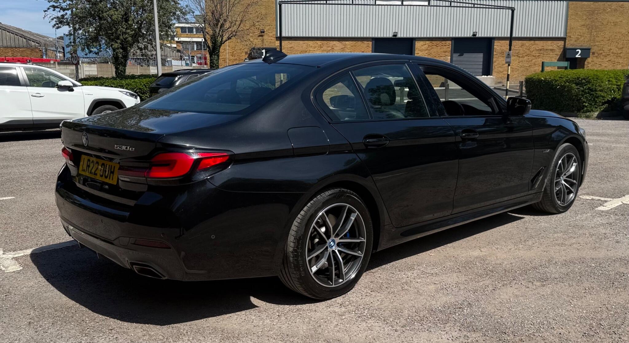 BMW 5 Series view 10