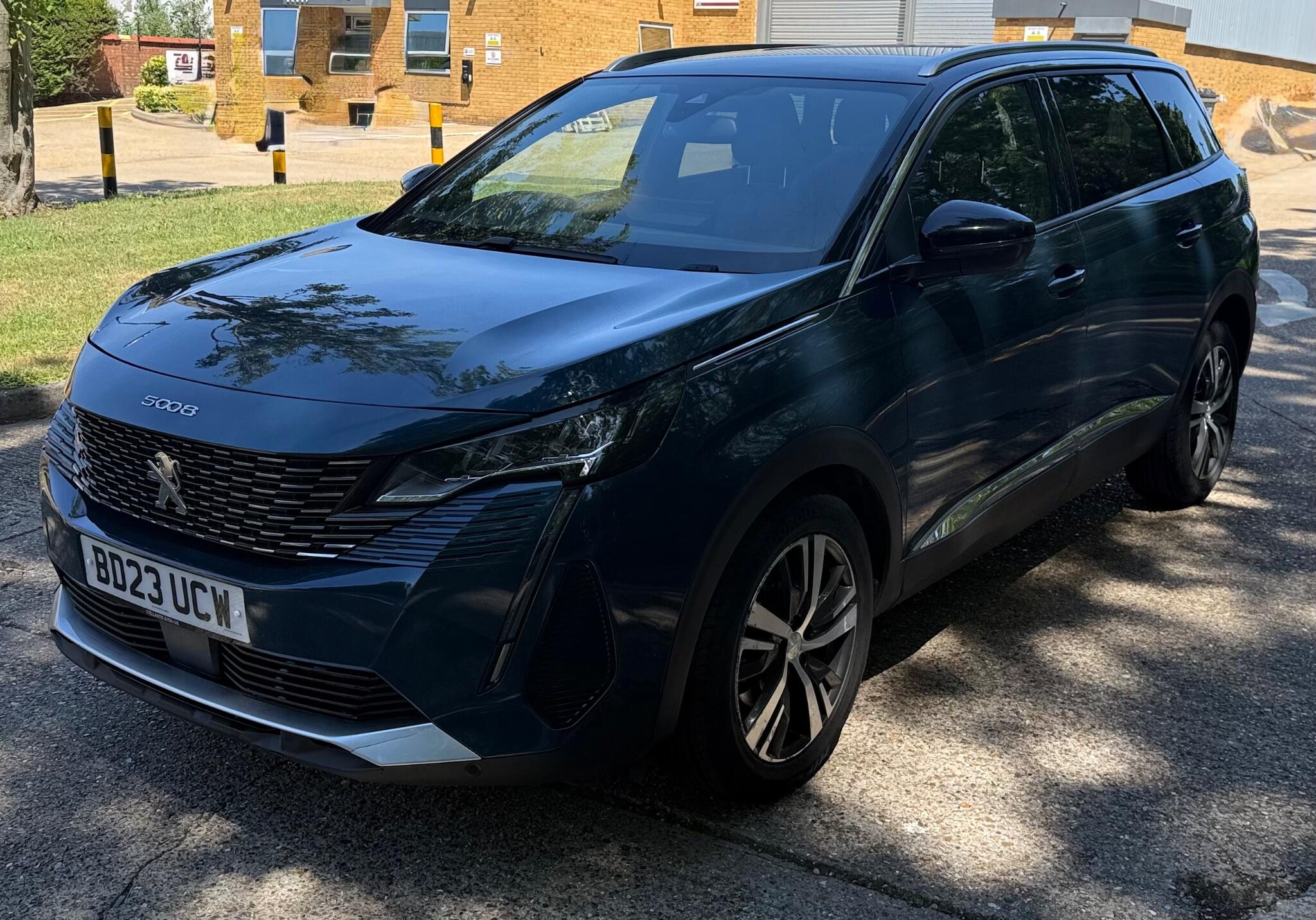 Peugeot 5008 main image