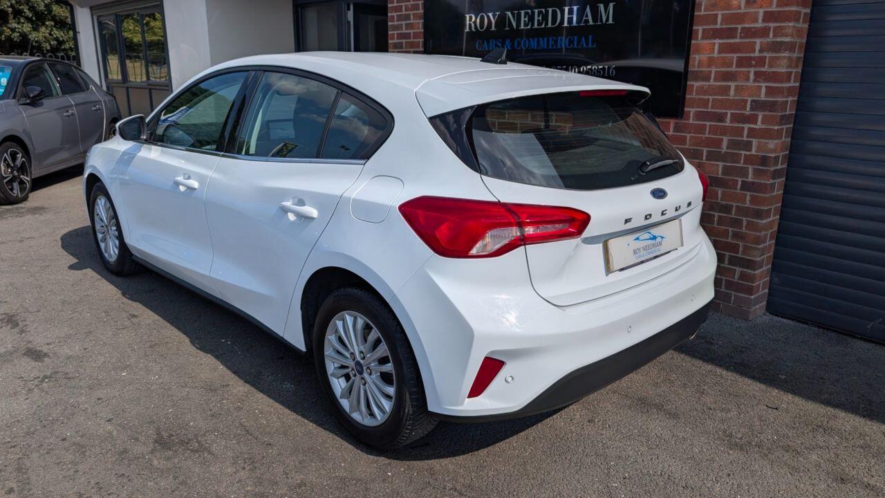 Ford Focus view 10