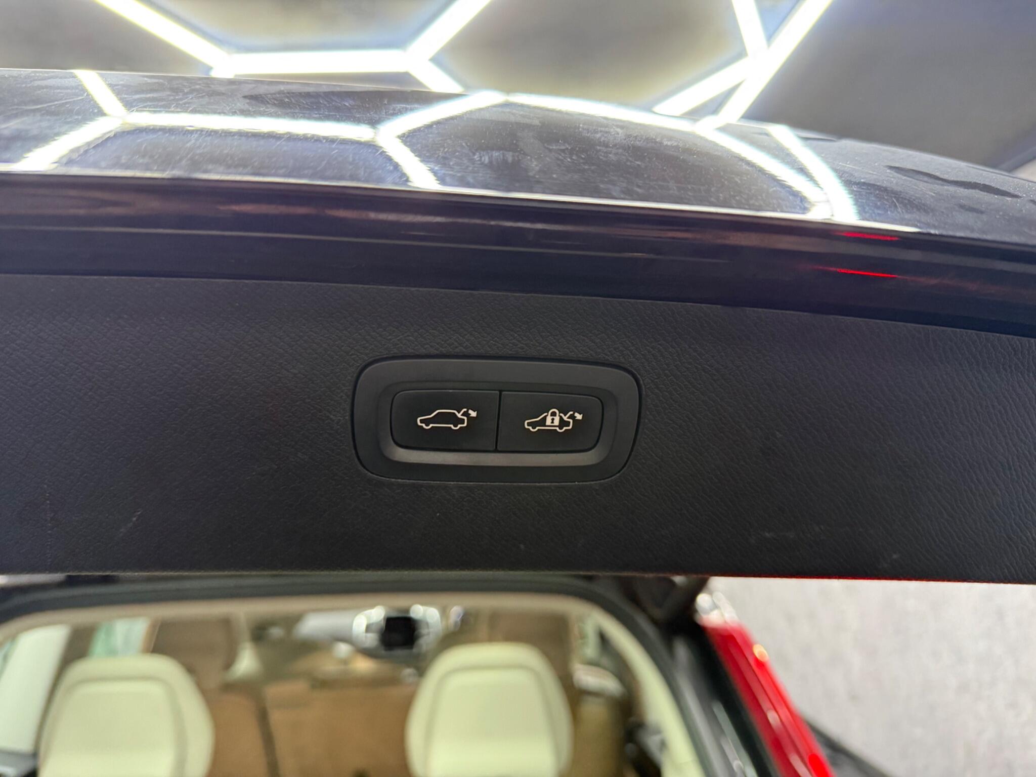 Volvo XC90 view 31