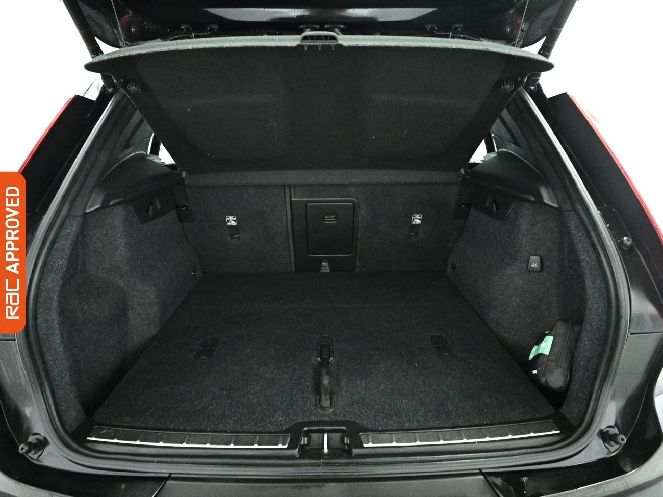 Volvo XC40 view 27