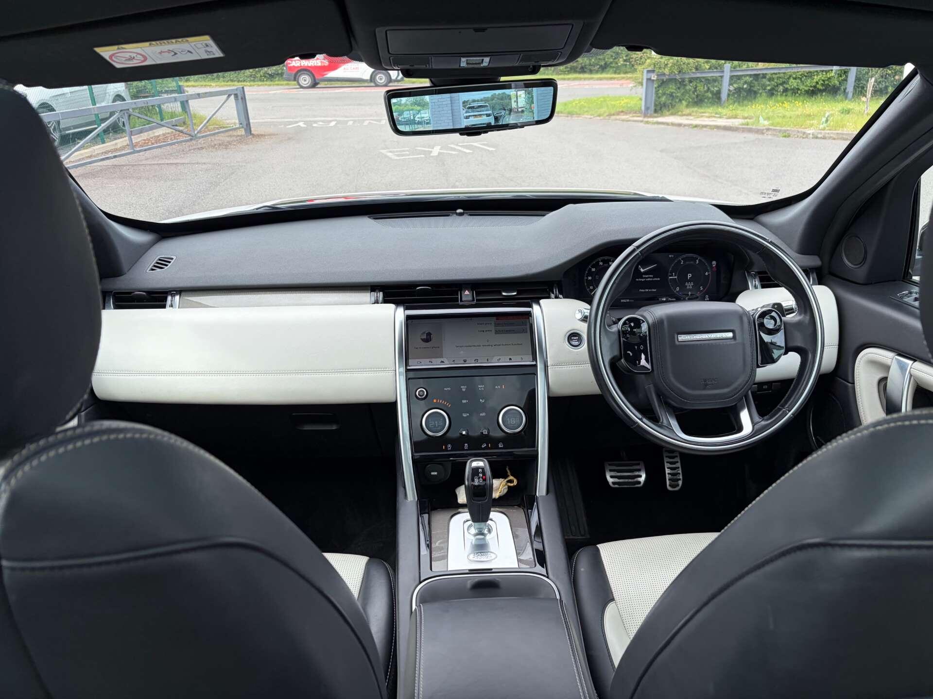 Land Rover Discovery Sport view 37