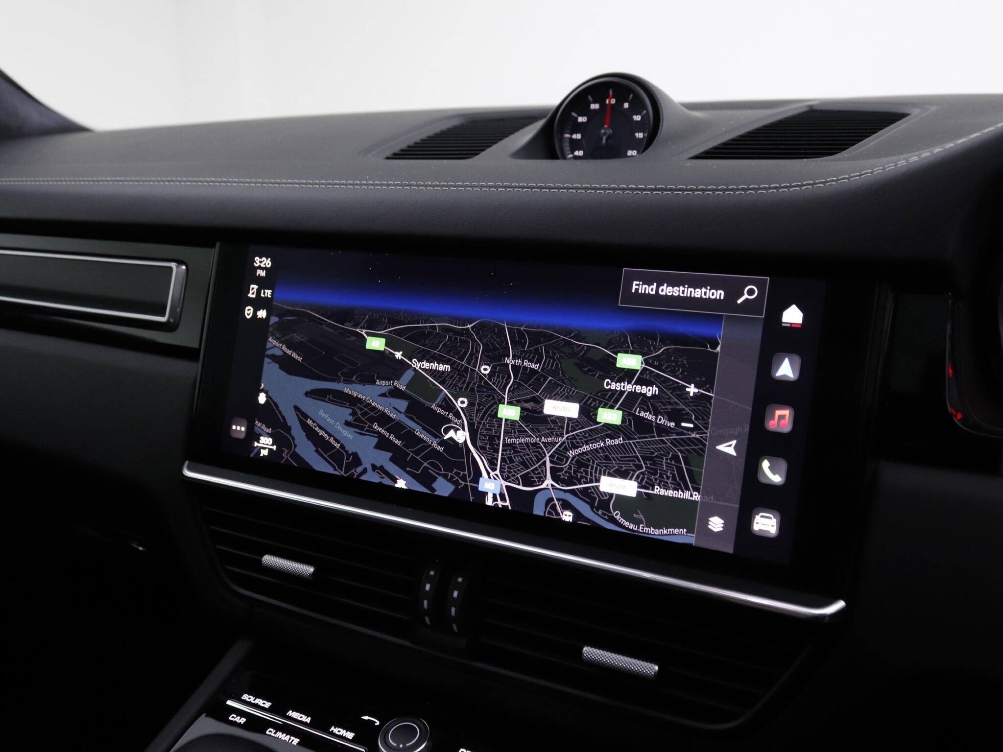 Porsche Cayenne view 30