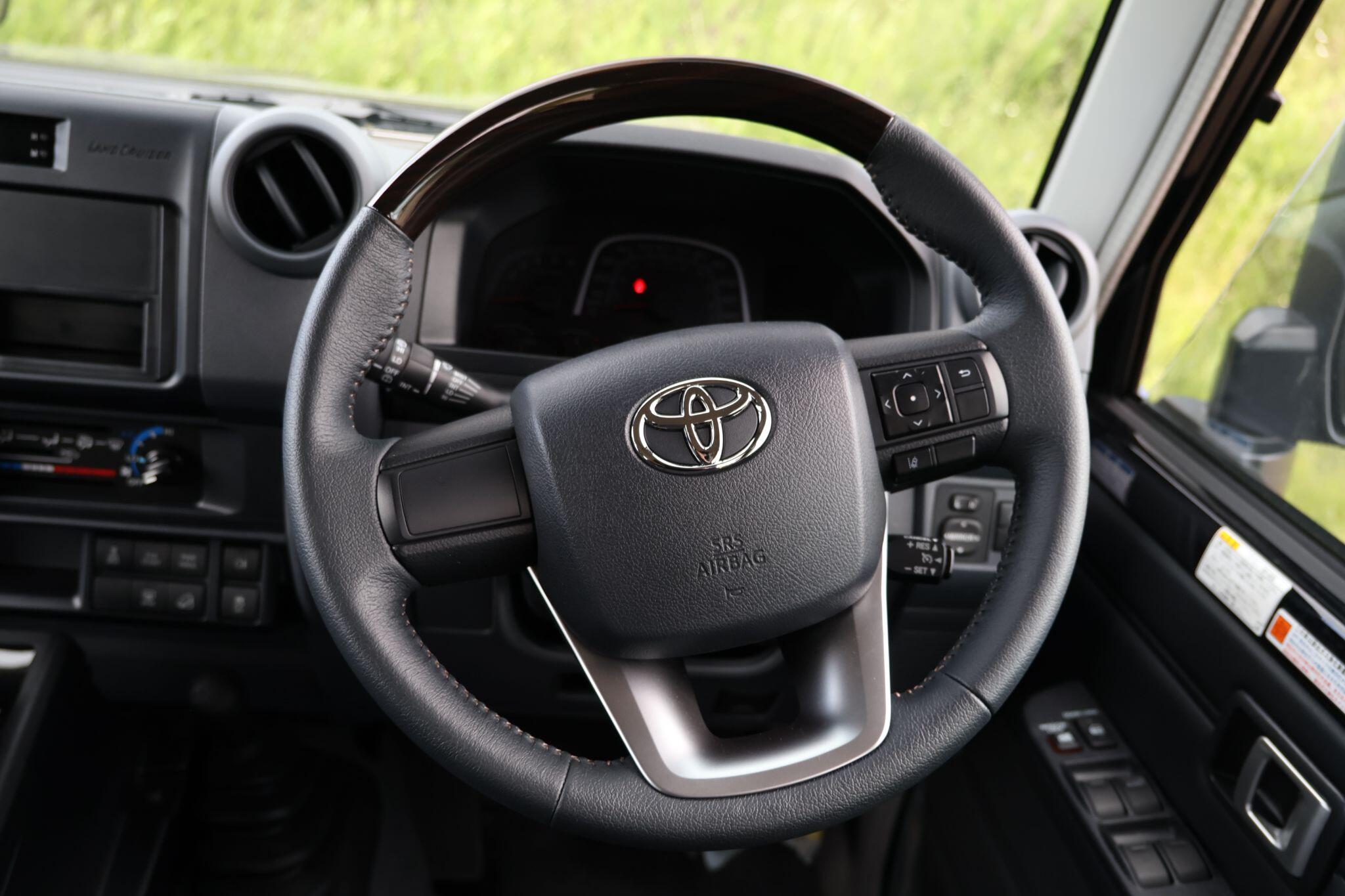 Toyota Land Cruiser view 46