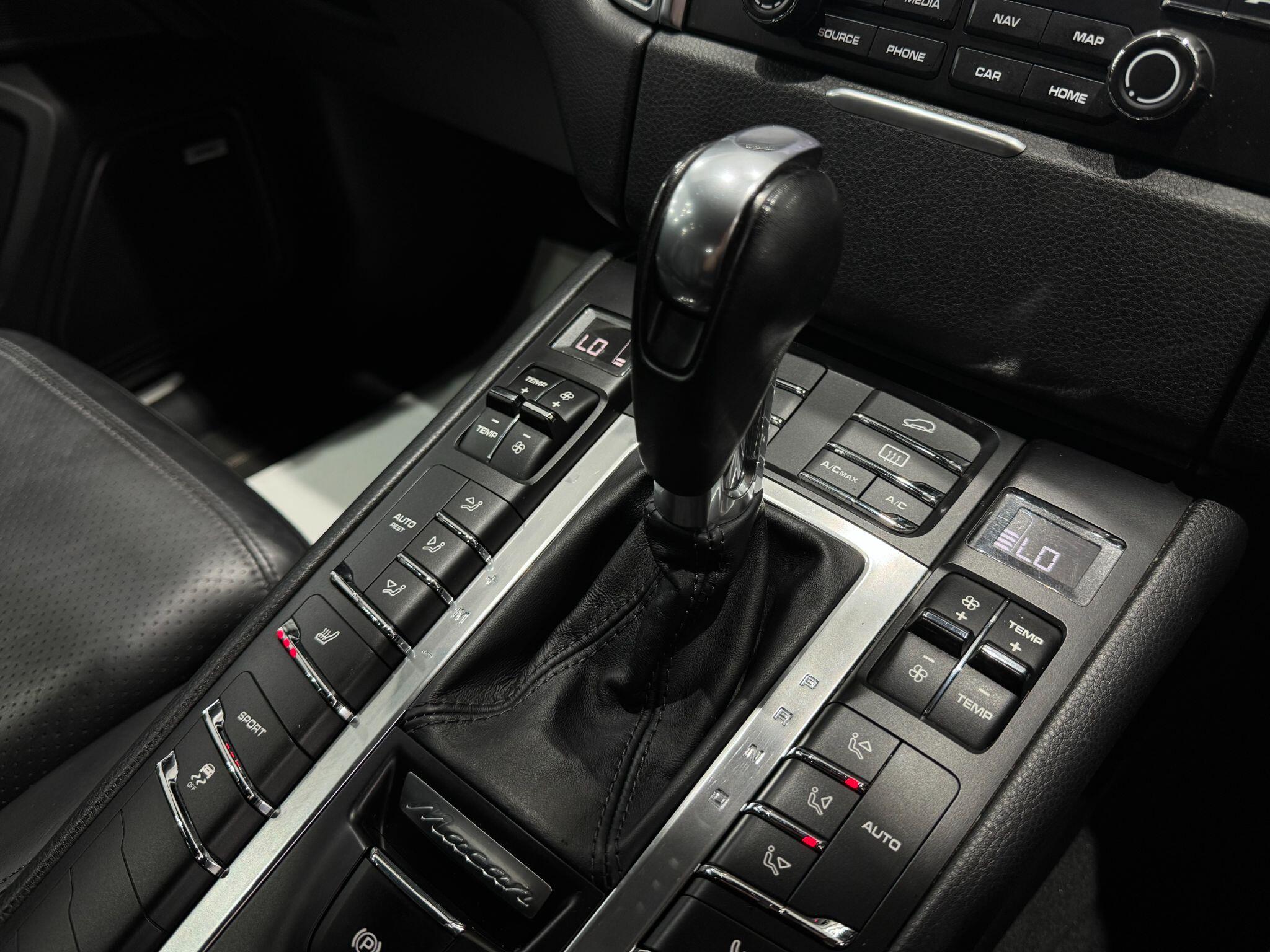 Porsche Macan view 44