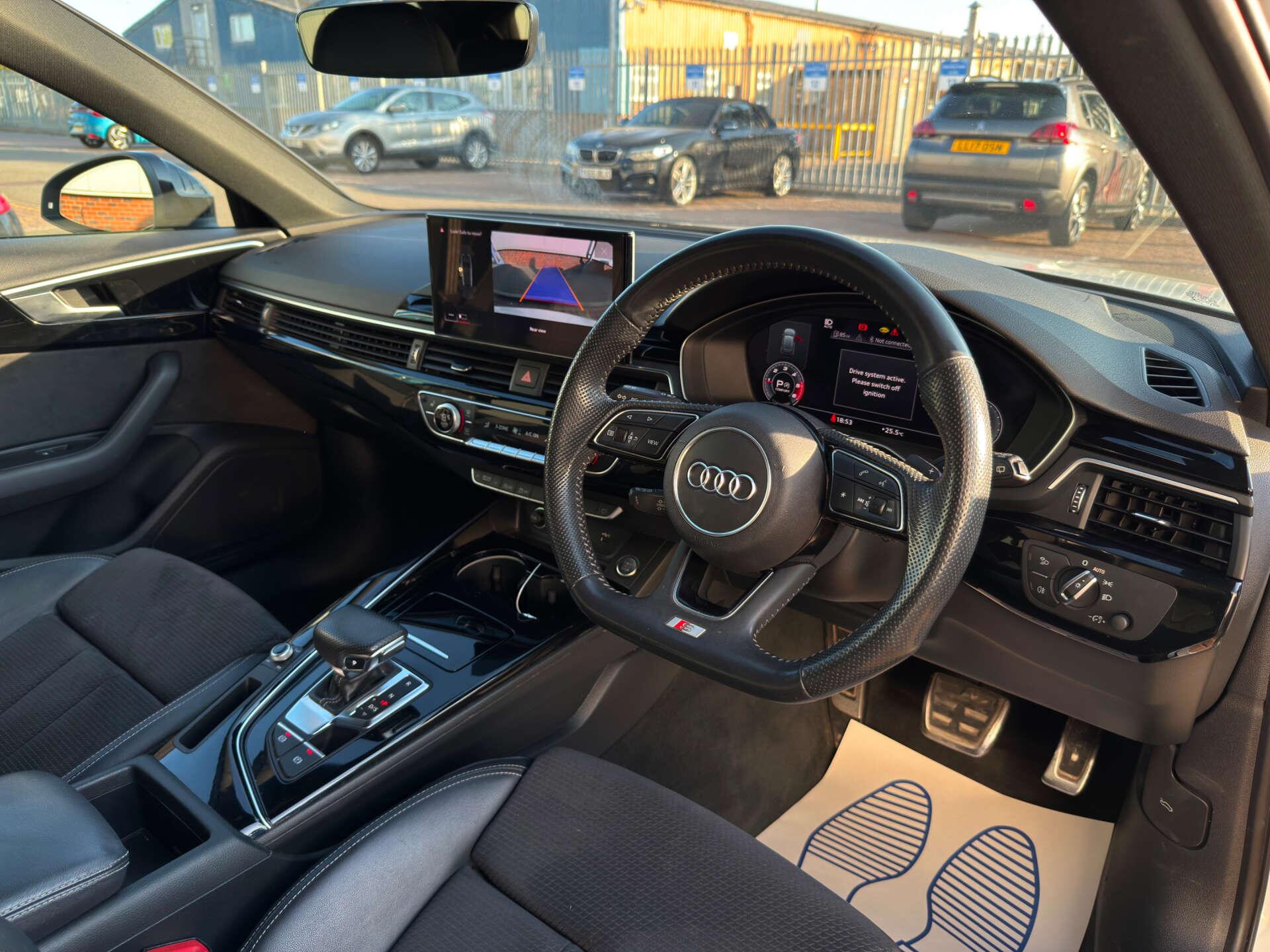 Audi A4 Avant view 18
