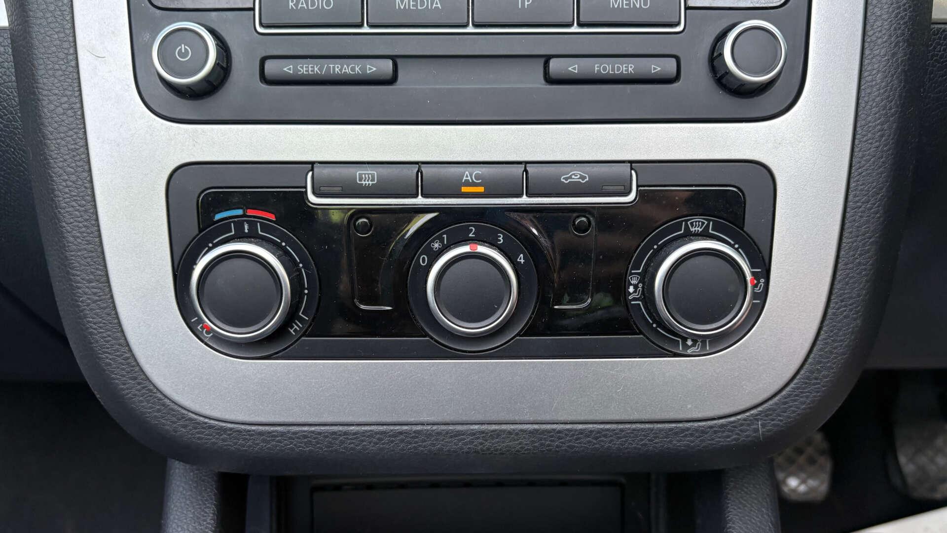 Volkswagen Eos view 26