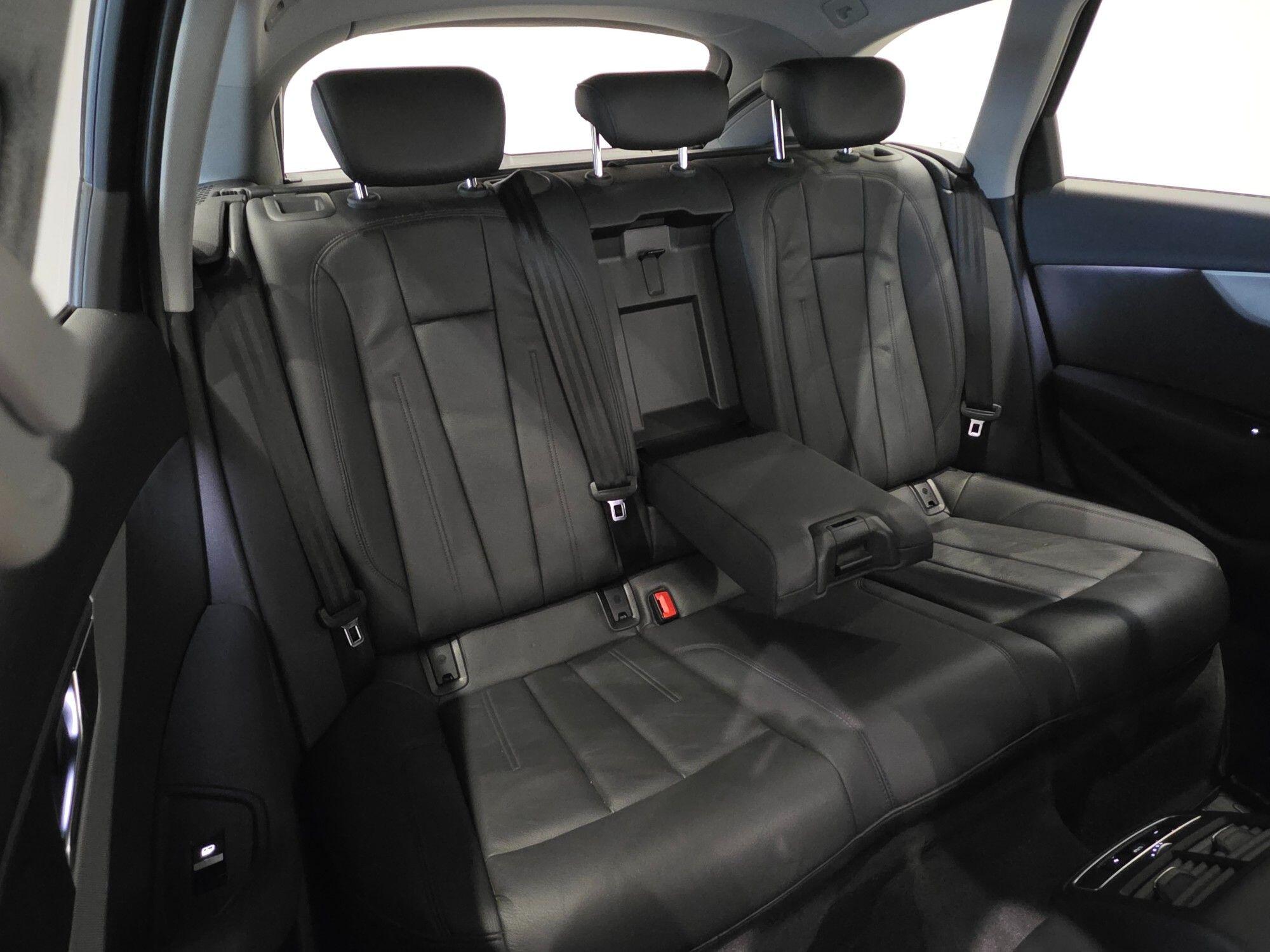 Audi A4 view 16