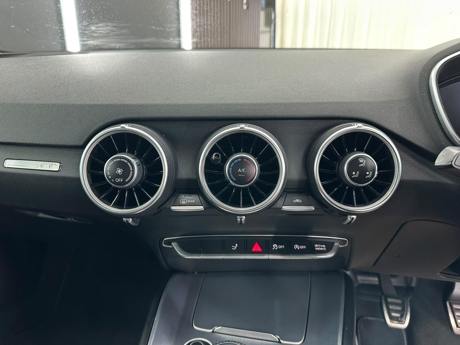 Audi TT view 40