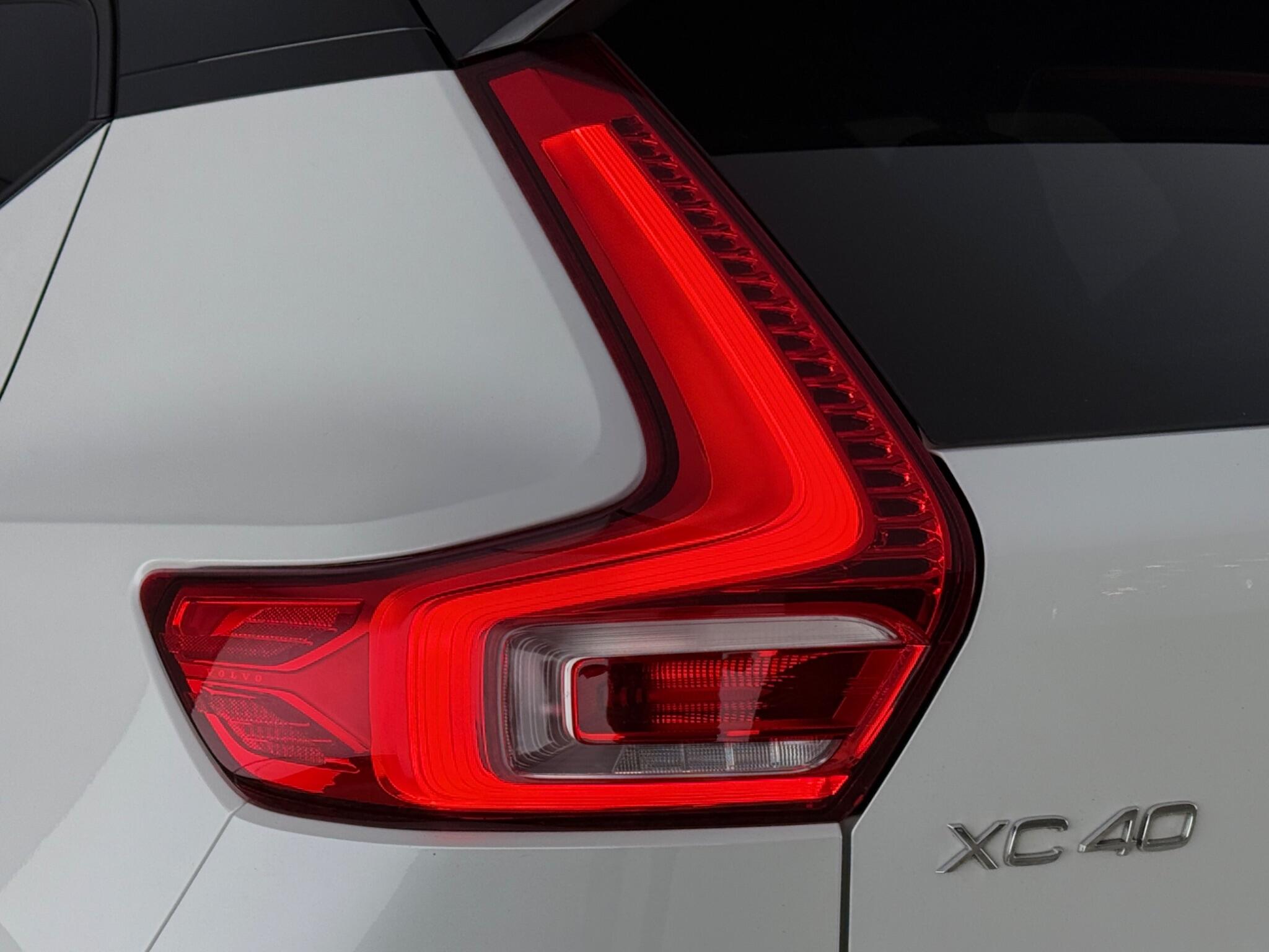 Volvo XC40 view 12