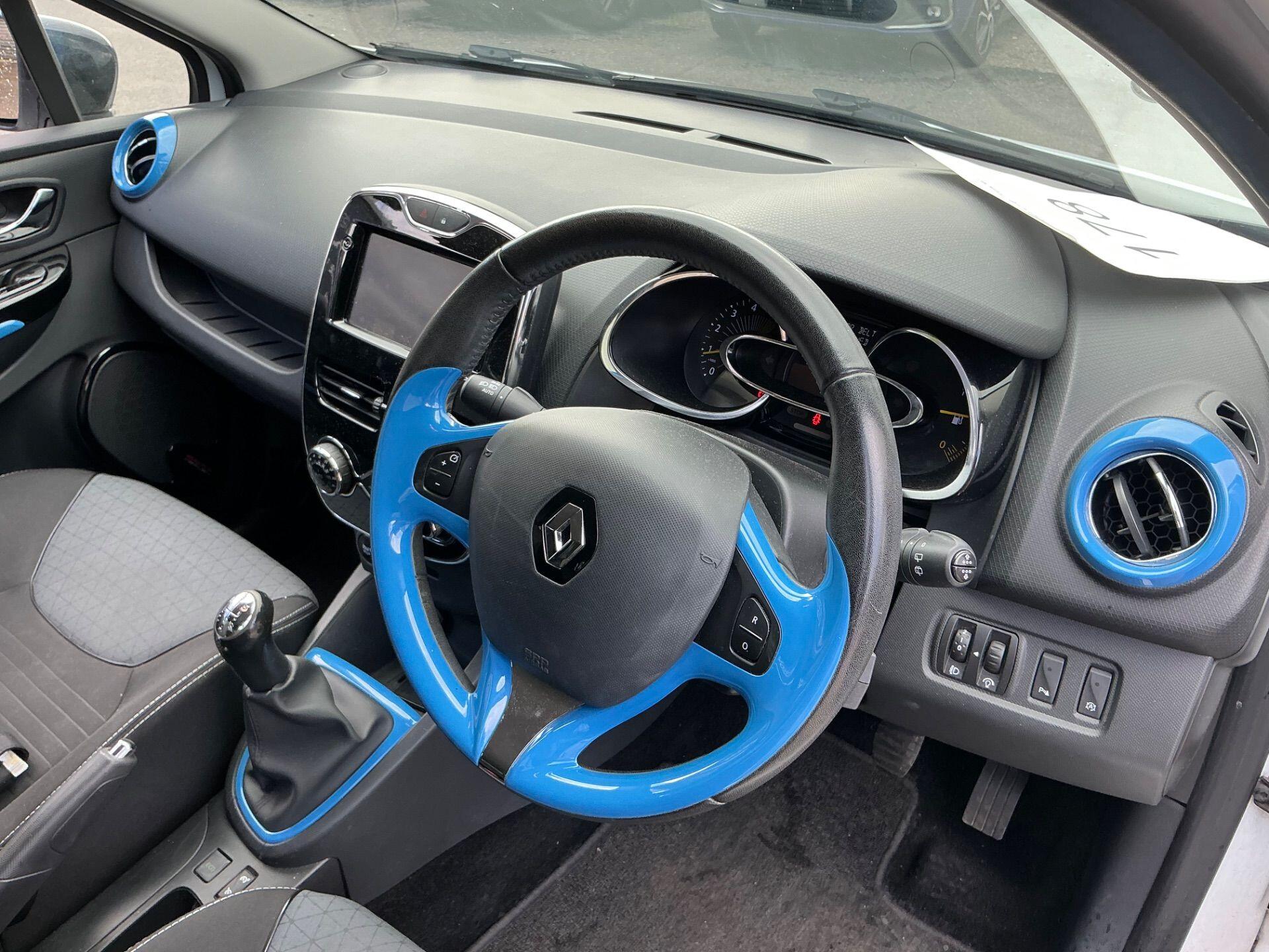 Renault Clio view 3