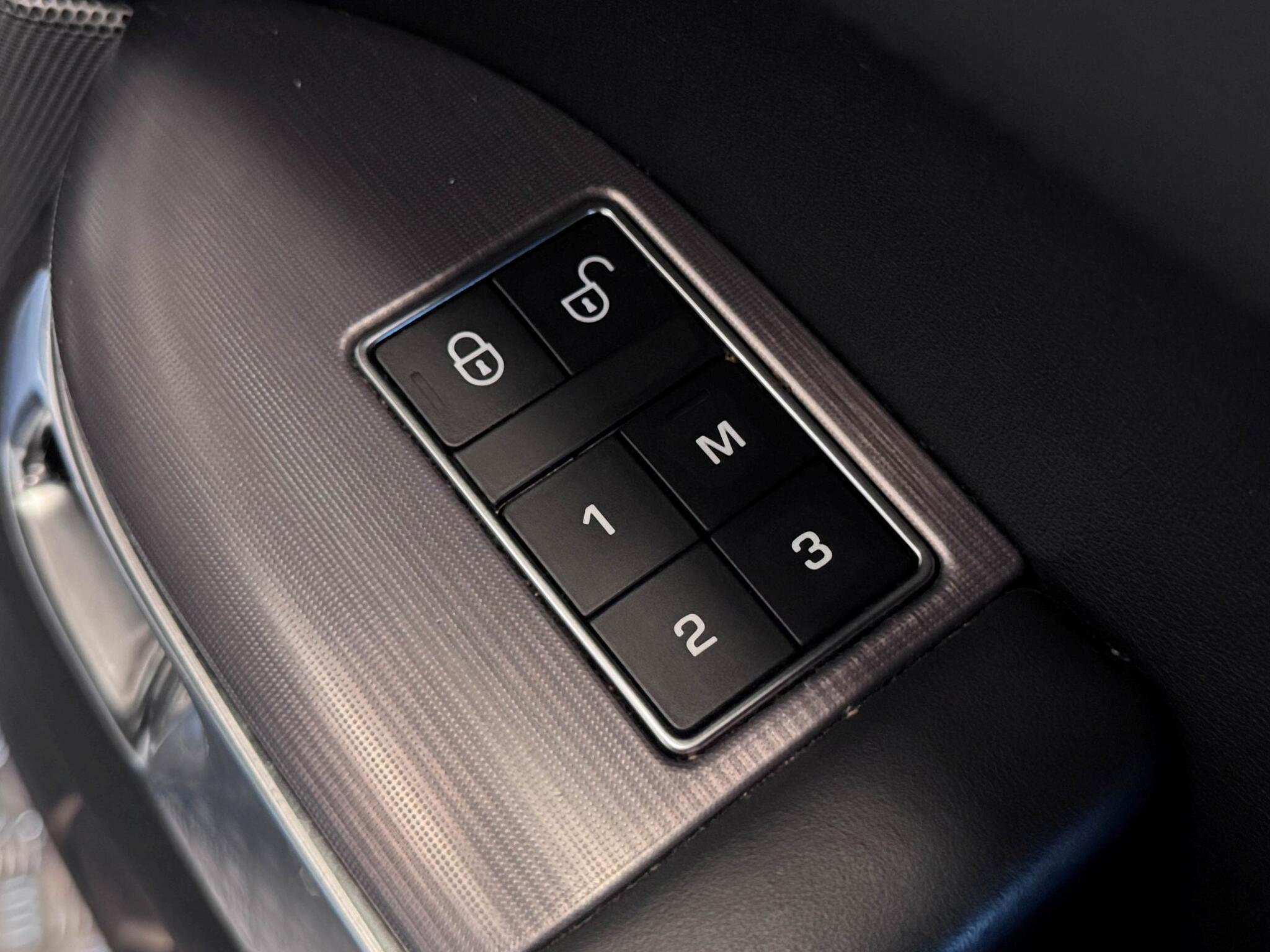 Land Rover Range Rover Sport view 18
