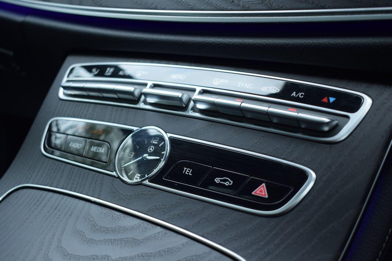 Mercedes-Benz E-Class view 38