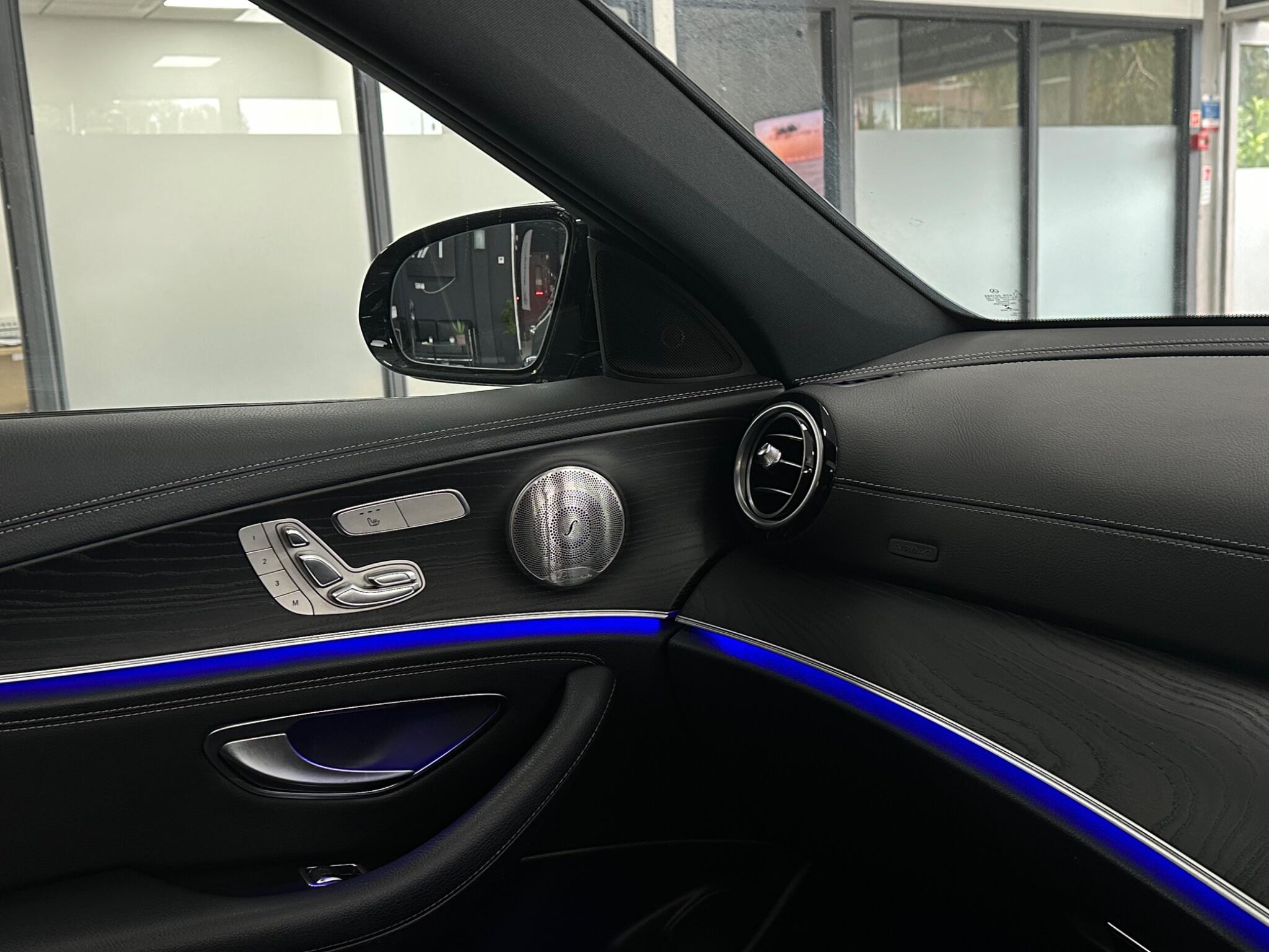 Mercedes-Benz E Class view 32