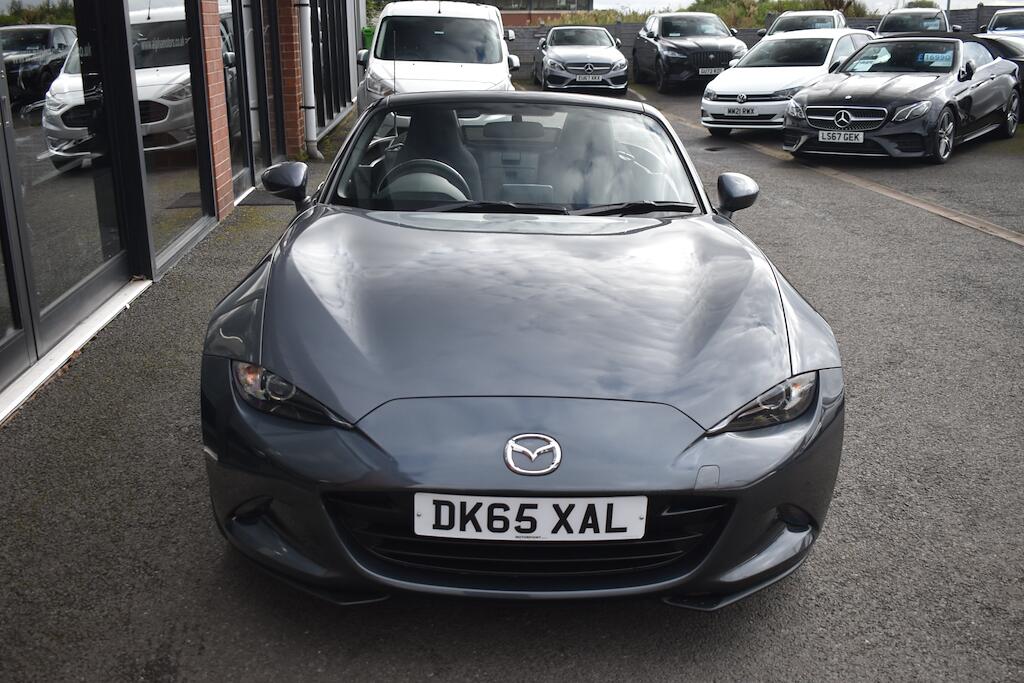 Mazda MX-5 view 3