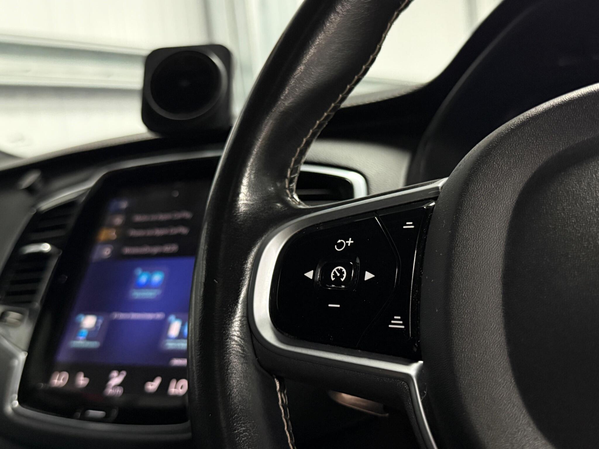 Volvo XC90 view 33