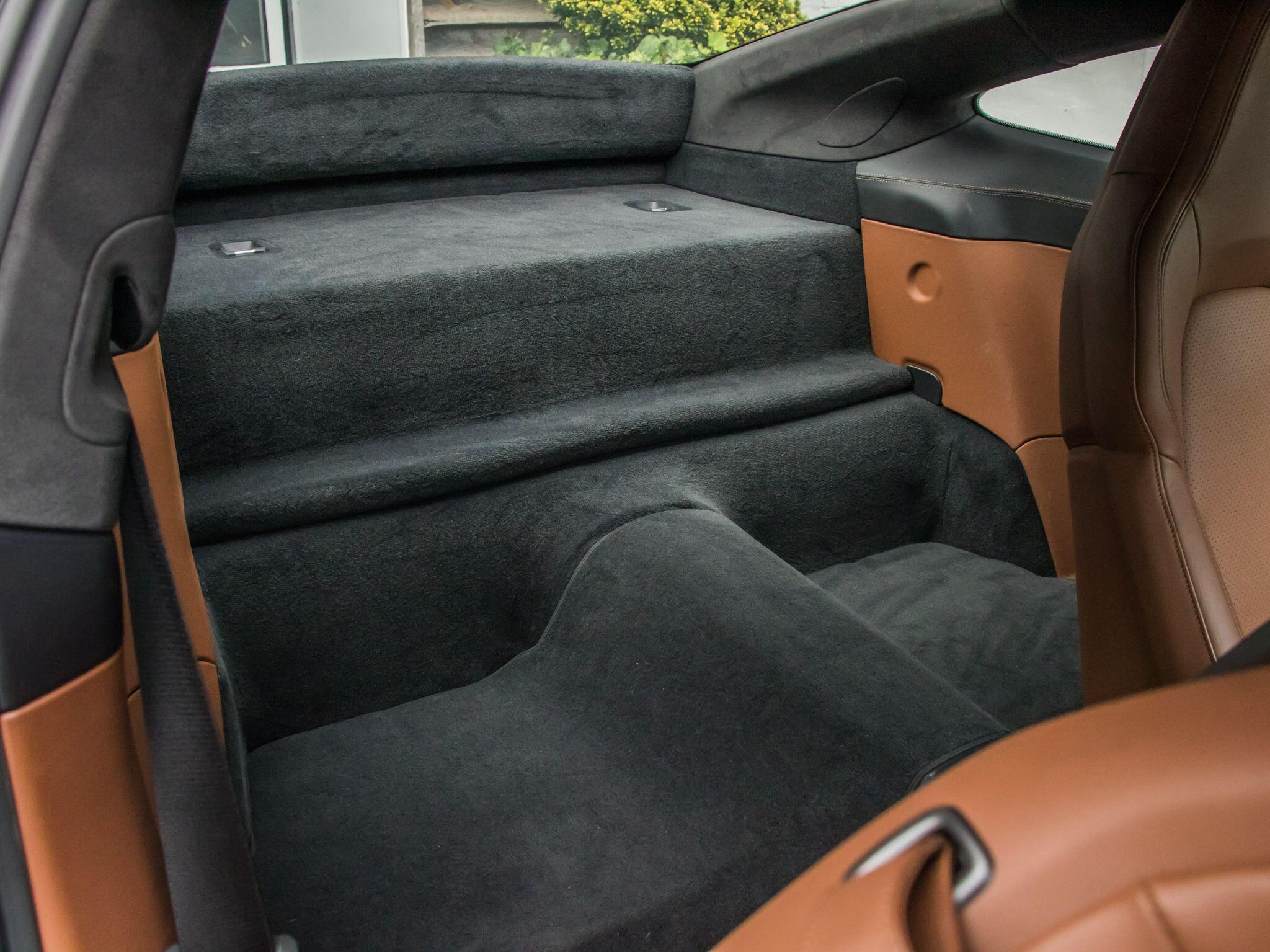 Porsche 911 view 19