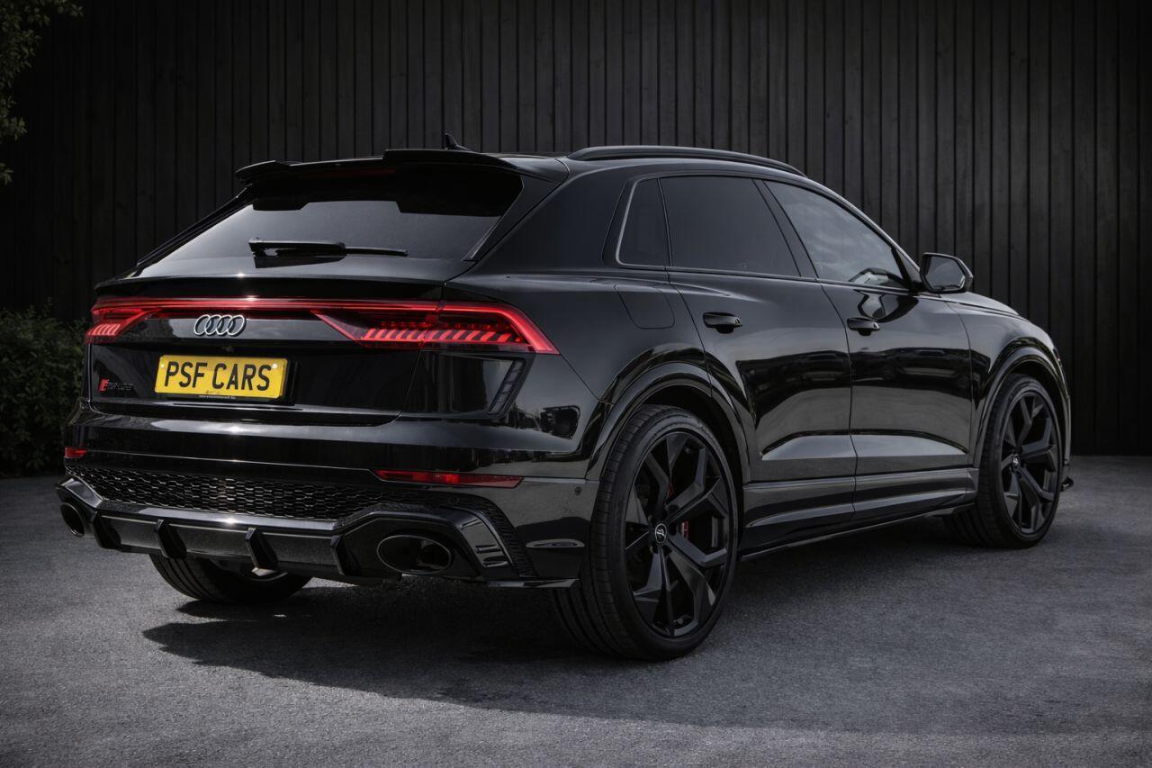 Audi RS Q8 view 3