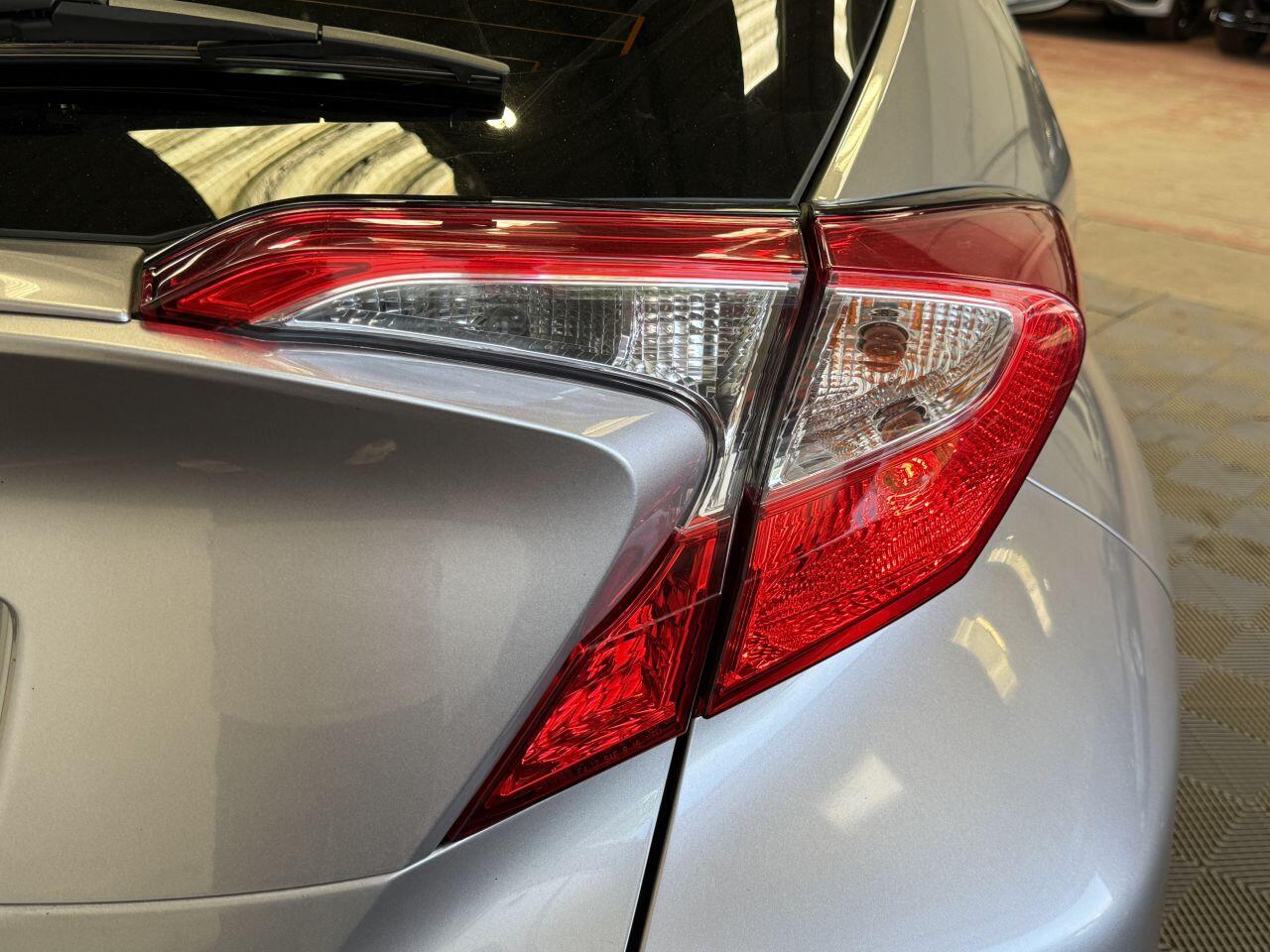 Toyota C-HR view 28