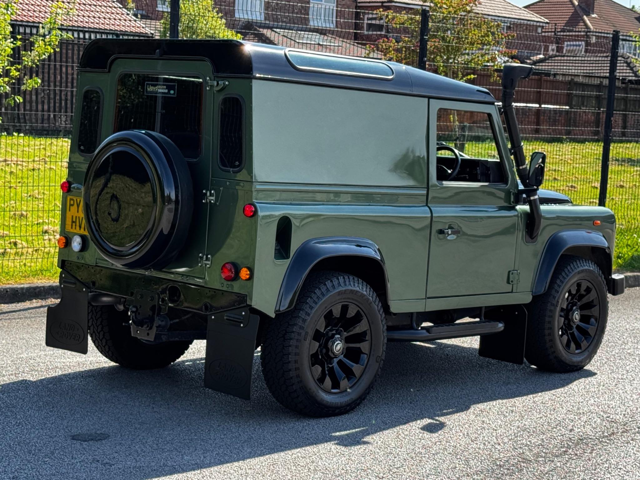 Land Rover Defender view 20