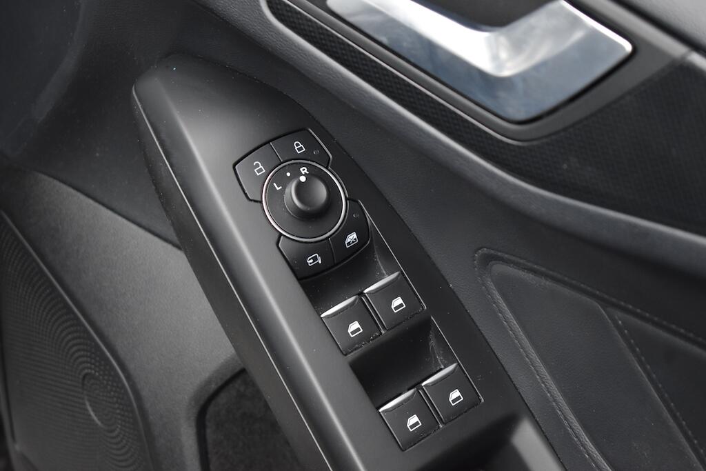 Ford Focus view 48