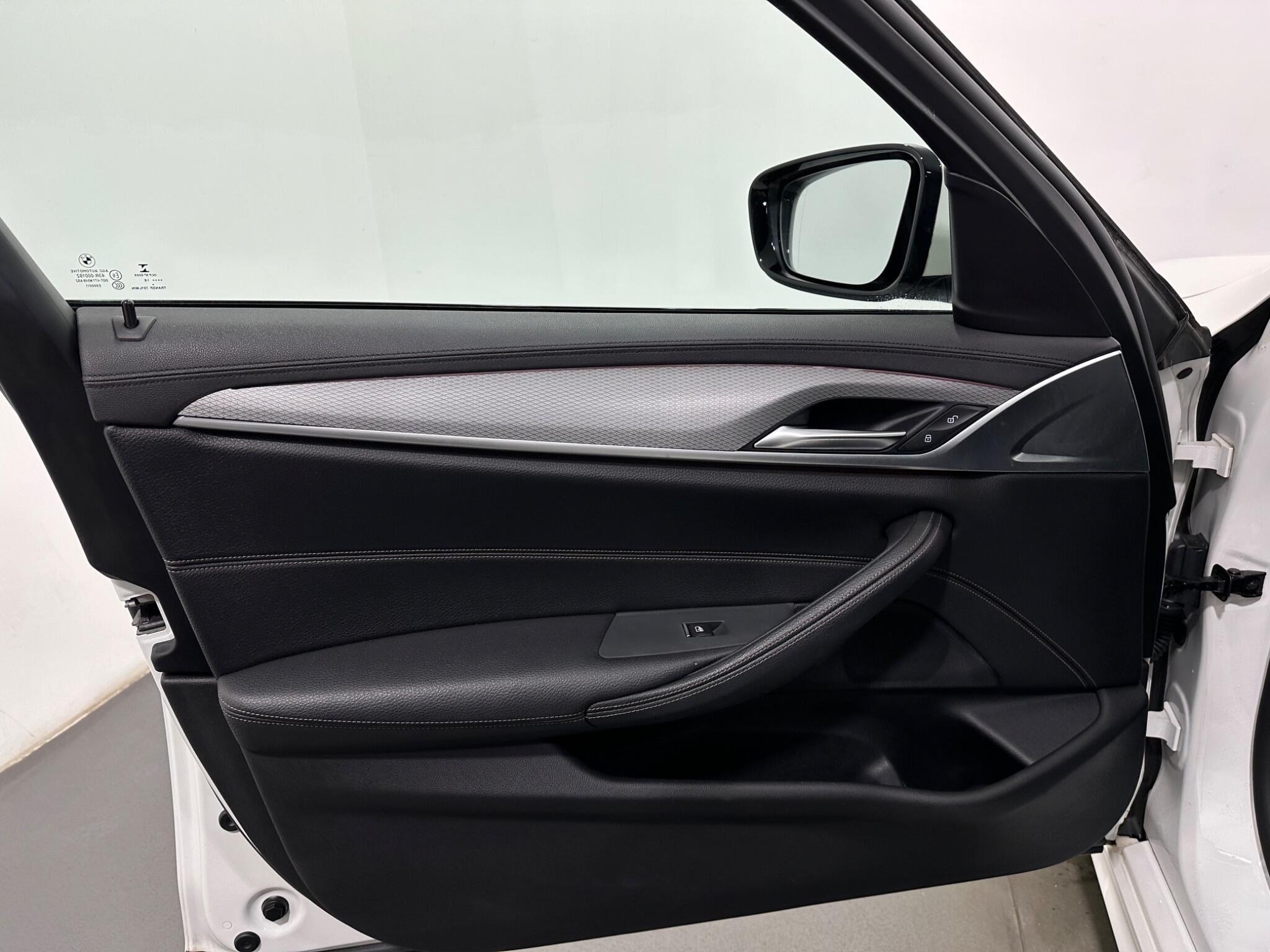 BMW 5 Series view 38
