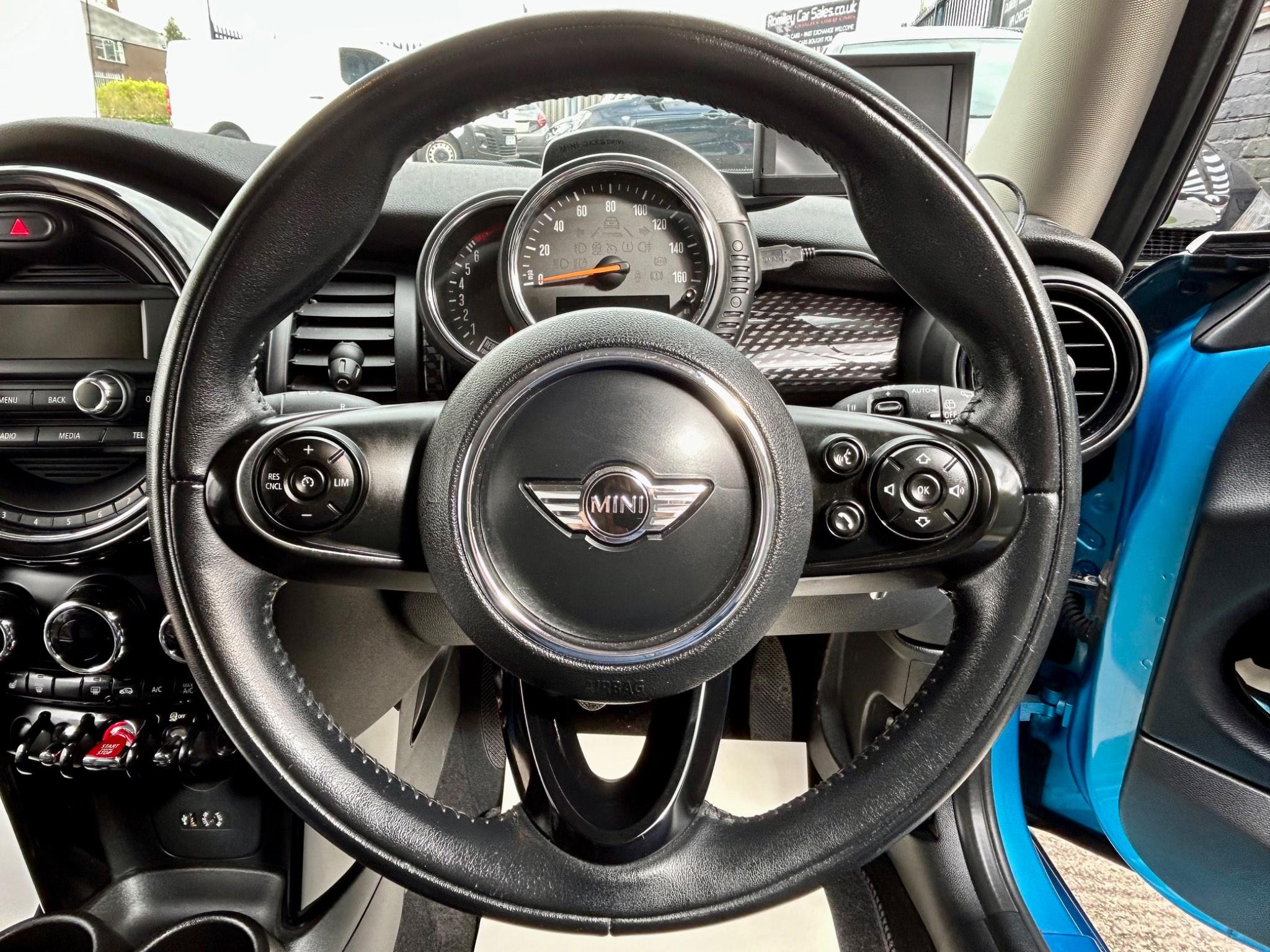 MINI Hatch view 22
