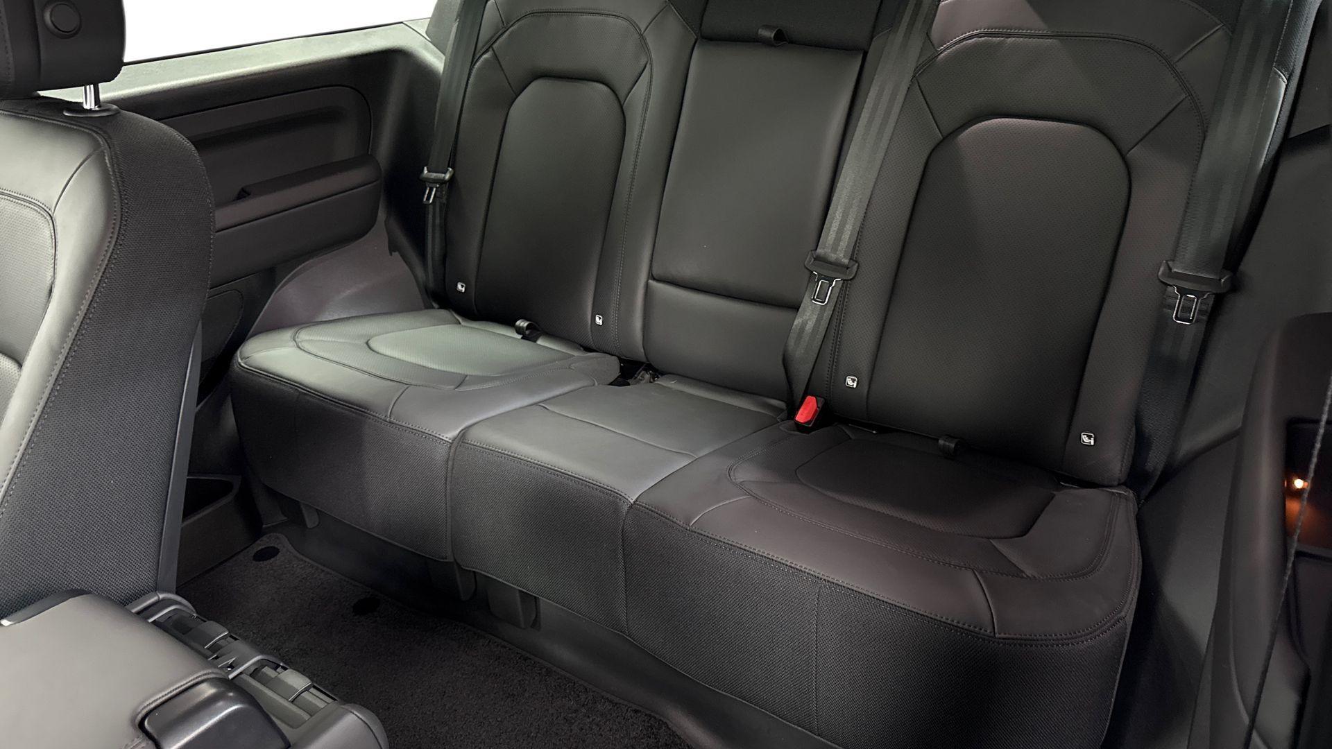 Land Rover Defender view 4