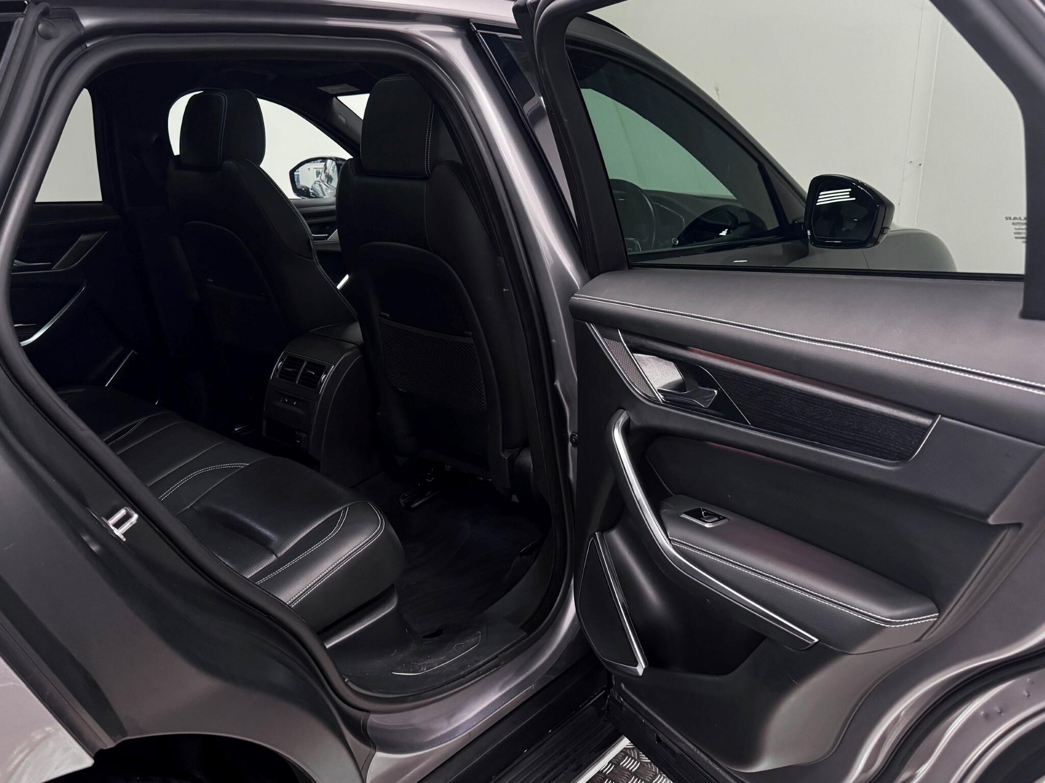 Jaguar F-Pace view 9
