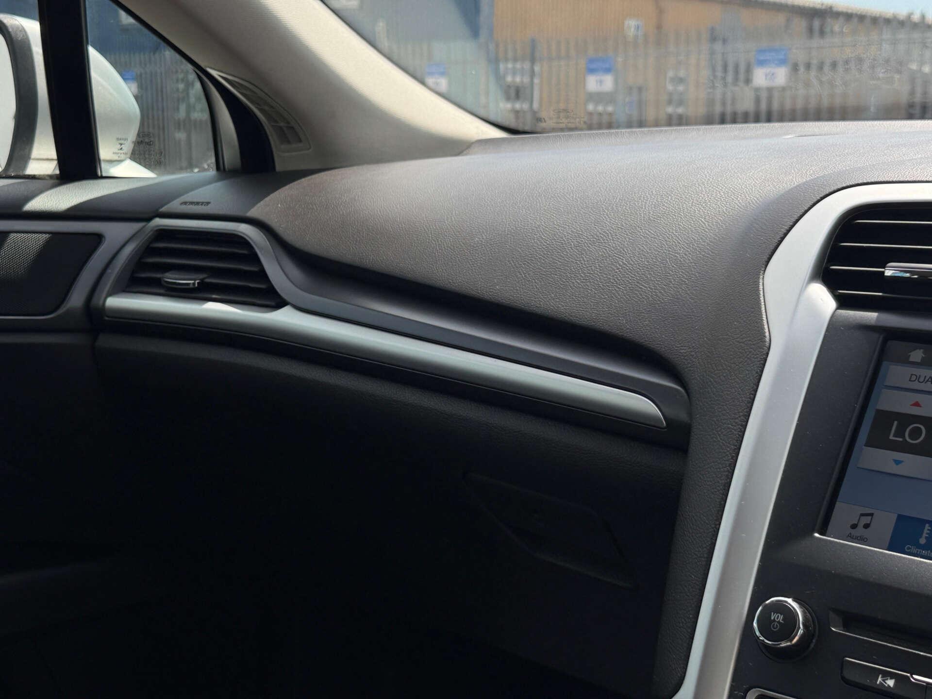 Ford Mondeo view 51