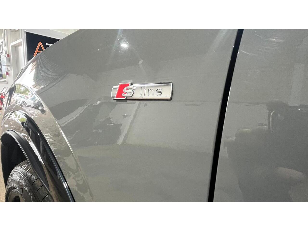 Audi Q2 view 13