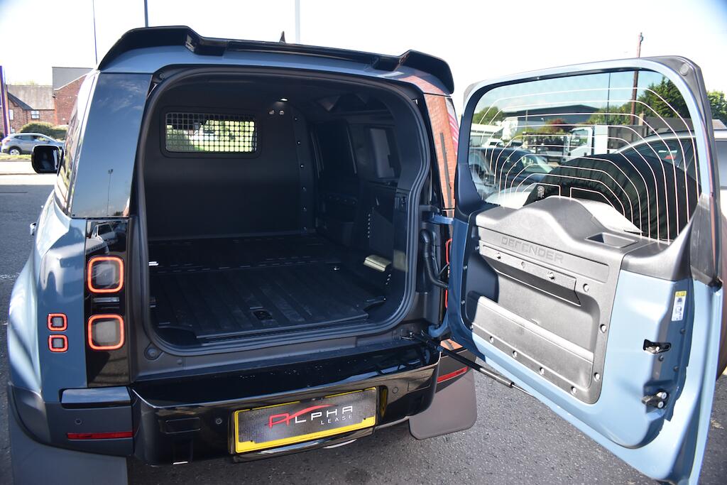 Land Rover Defender view 38
