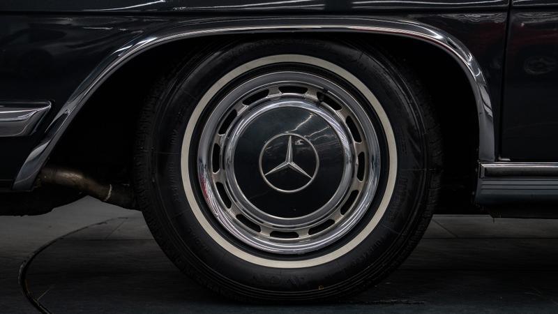 Mercedes-Benz 600 view 16