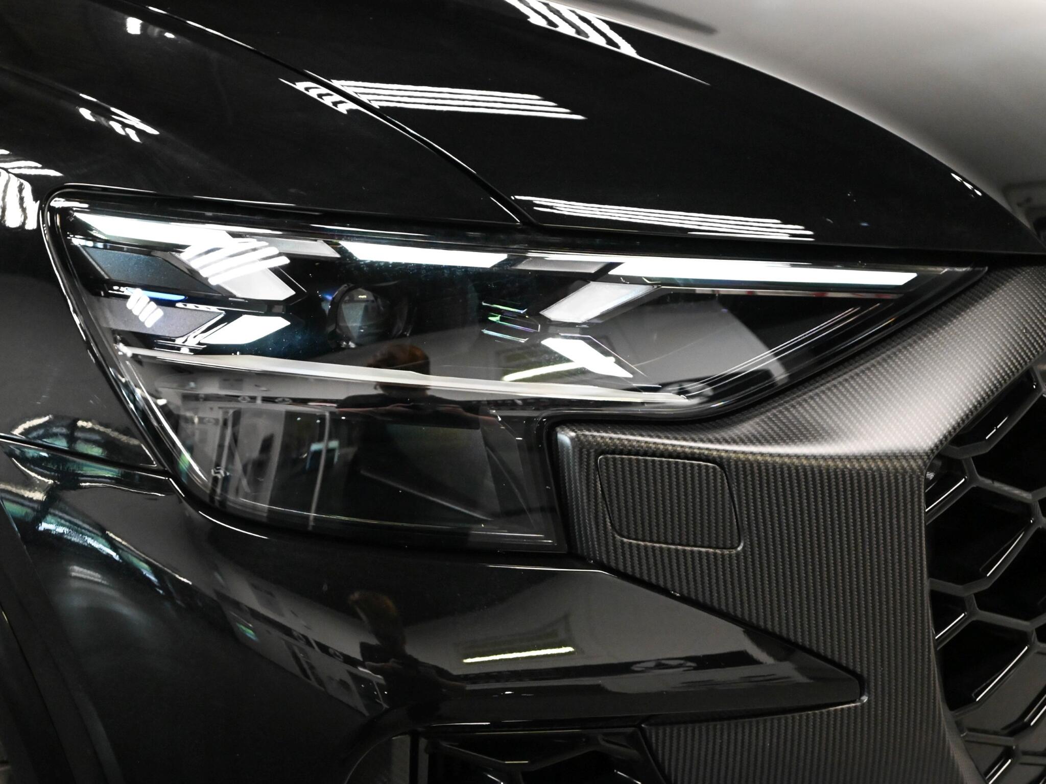 Audi RSQ8 view 8