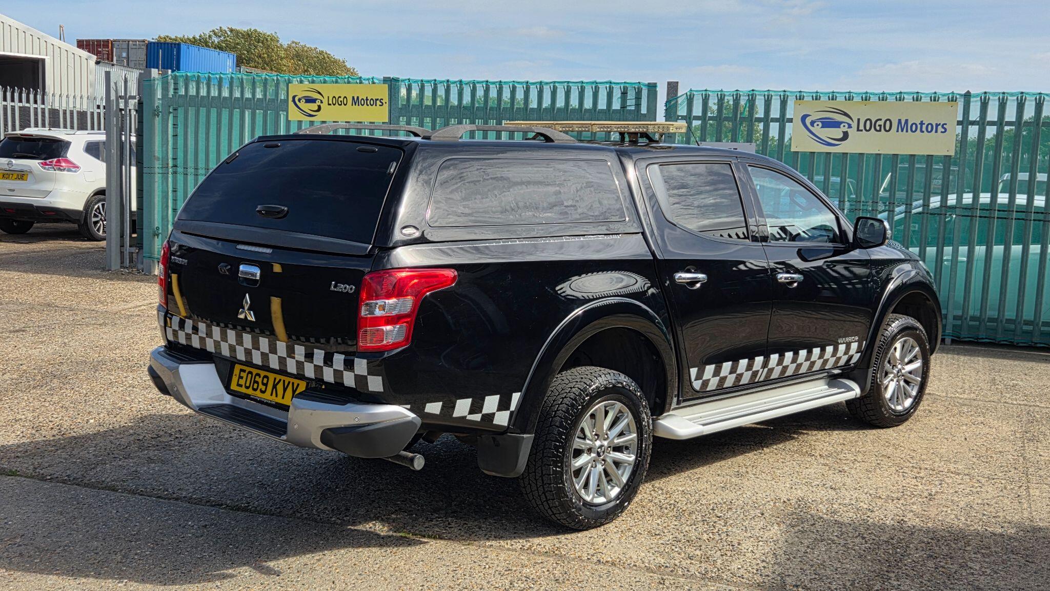 Mitsubishi L200 view 8