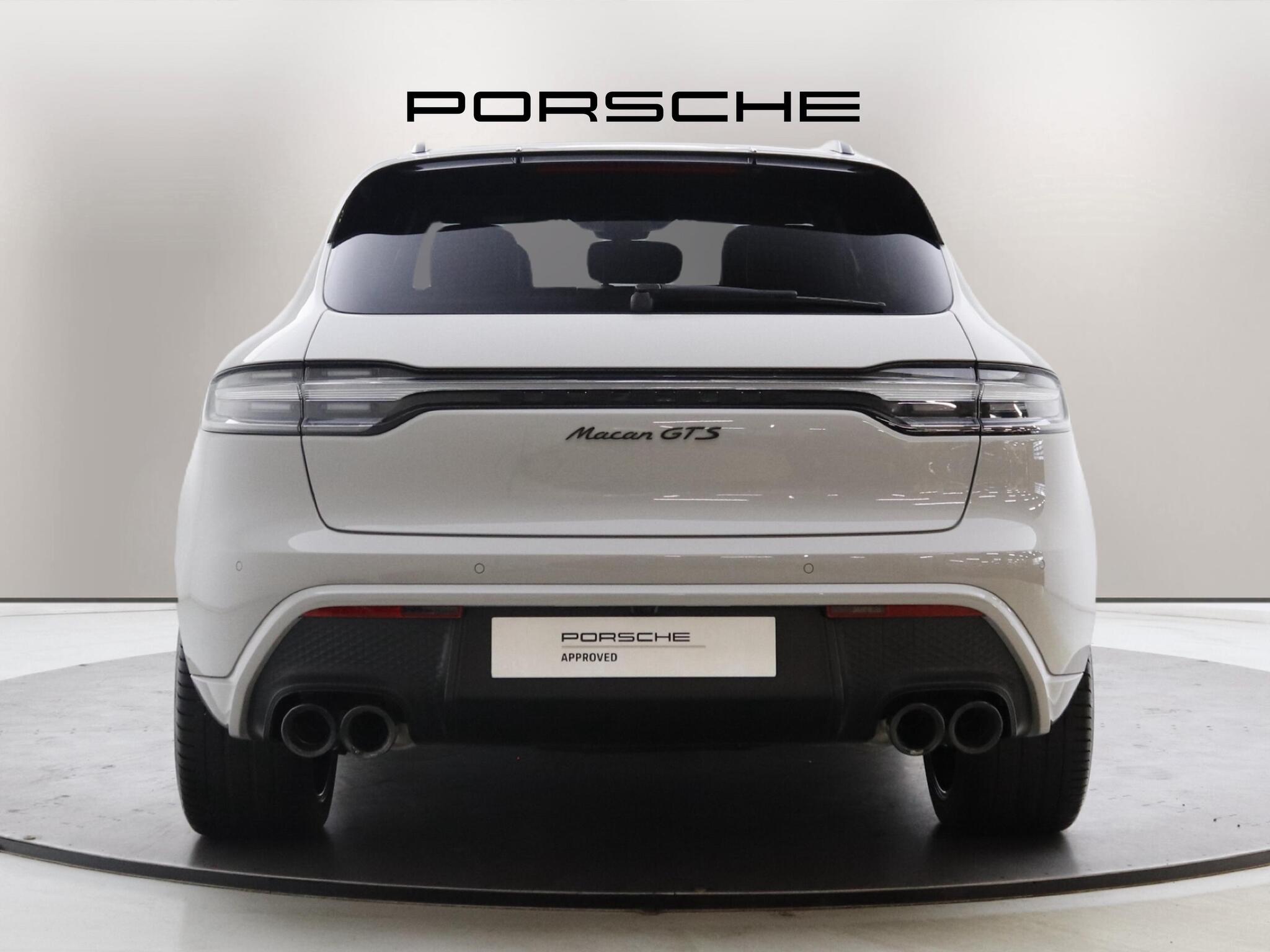 Porsche Macan view 5