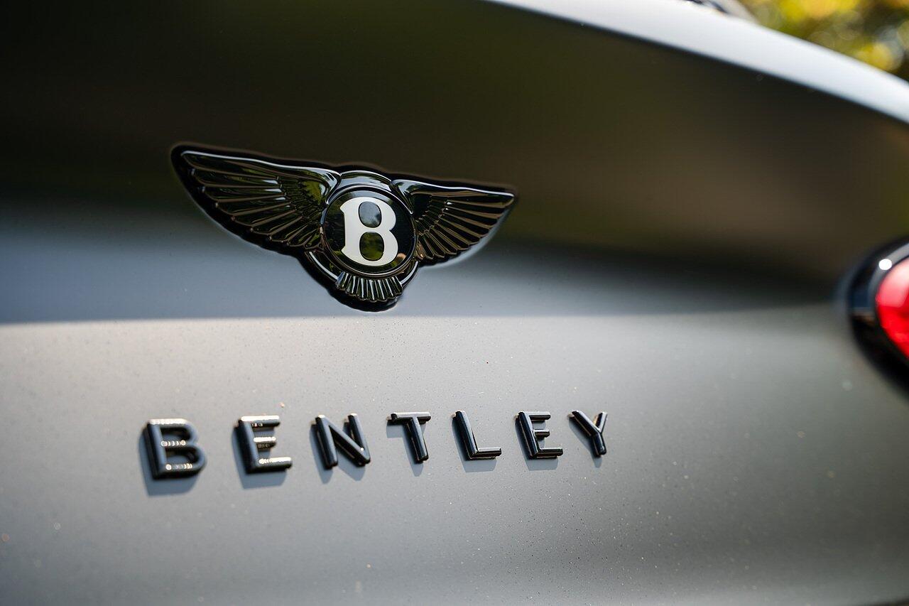 Bentley Bentayga view 9