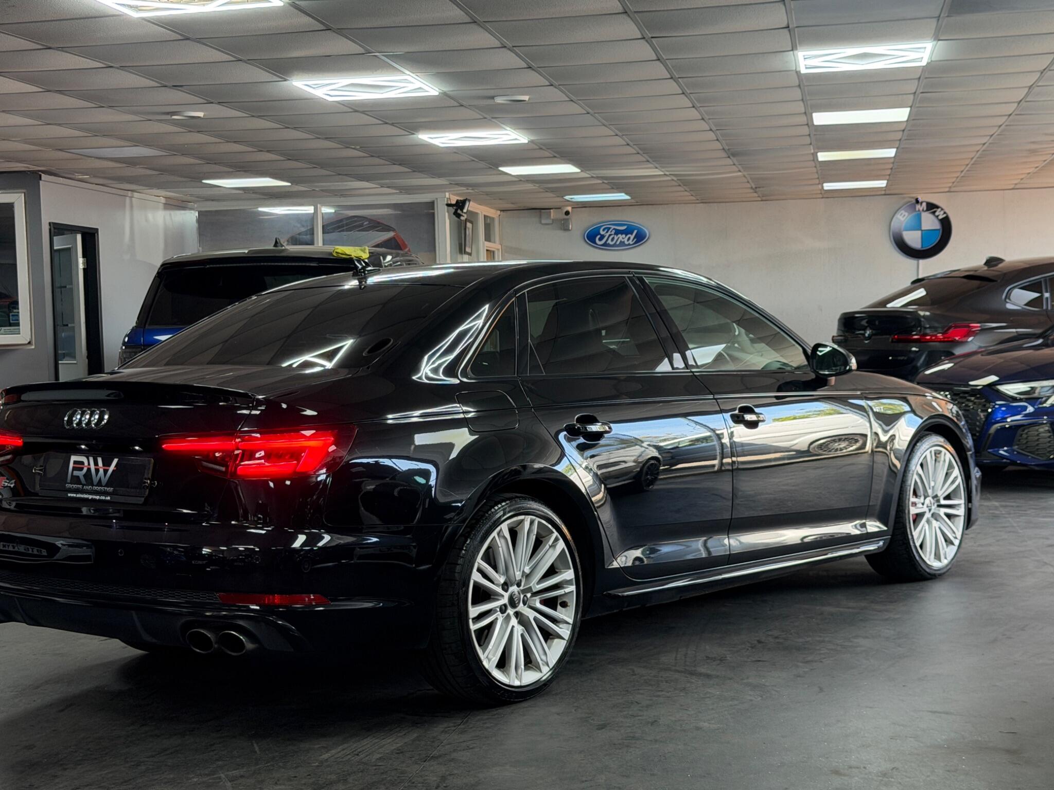 Audi S4 view 26