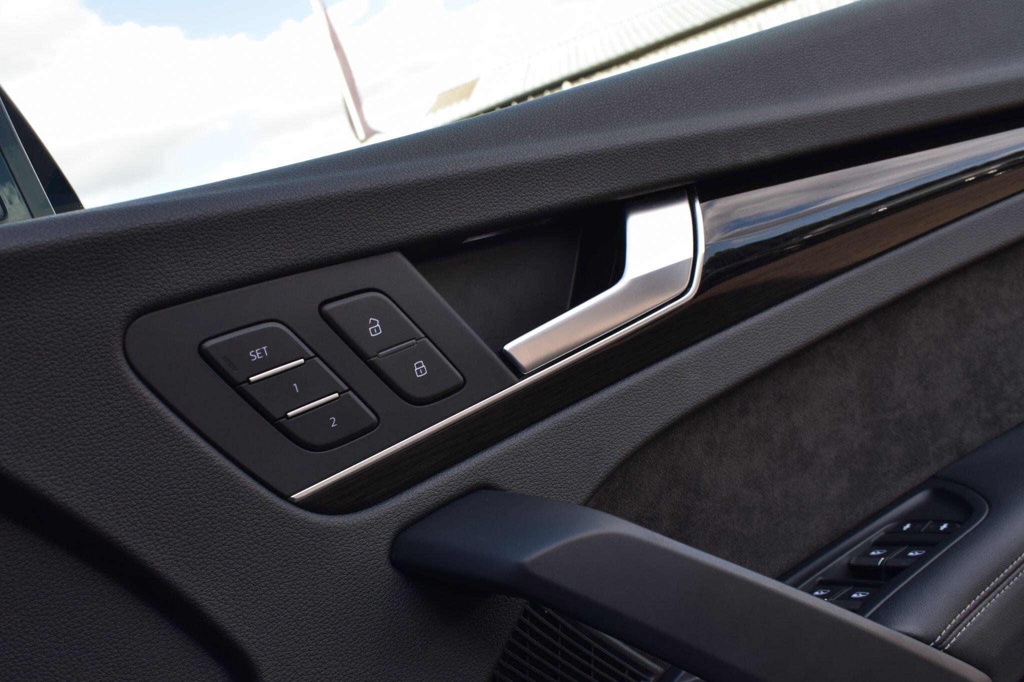 Audi SQ5 view 13