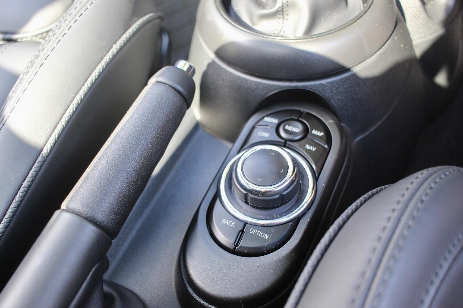 Mini Hatch view 15