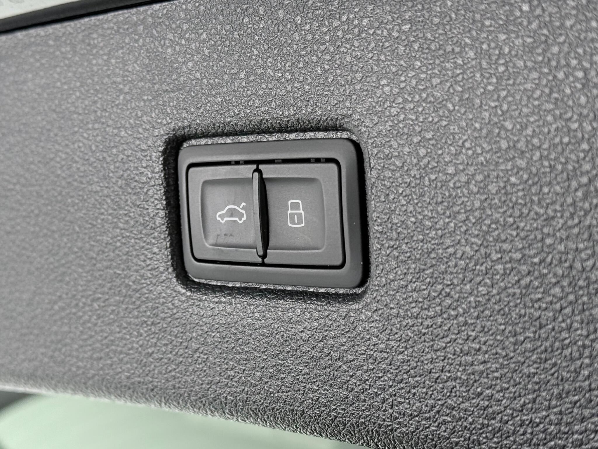 Audi Q7 view 7
