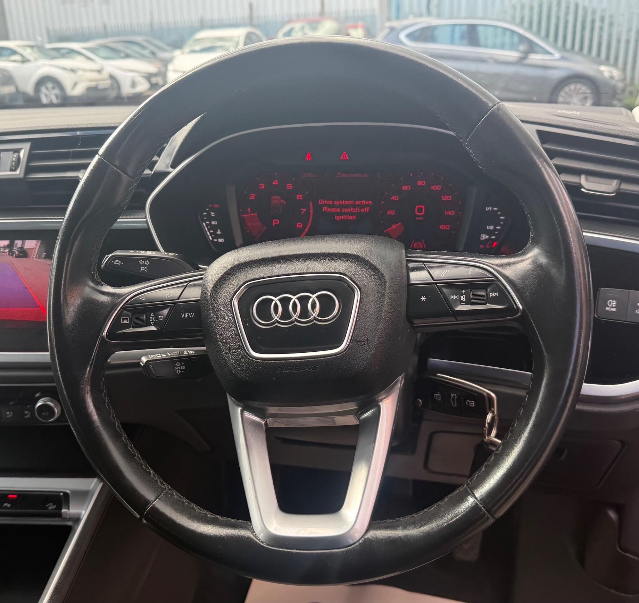 Audi Q3 view 17