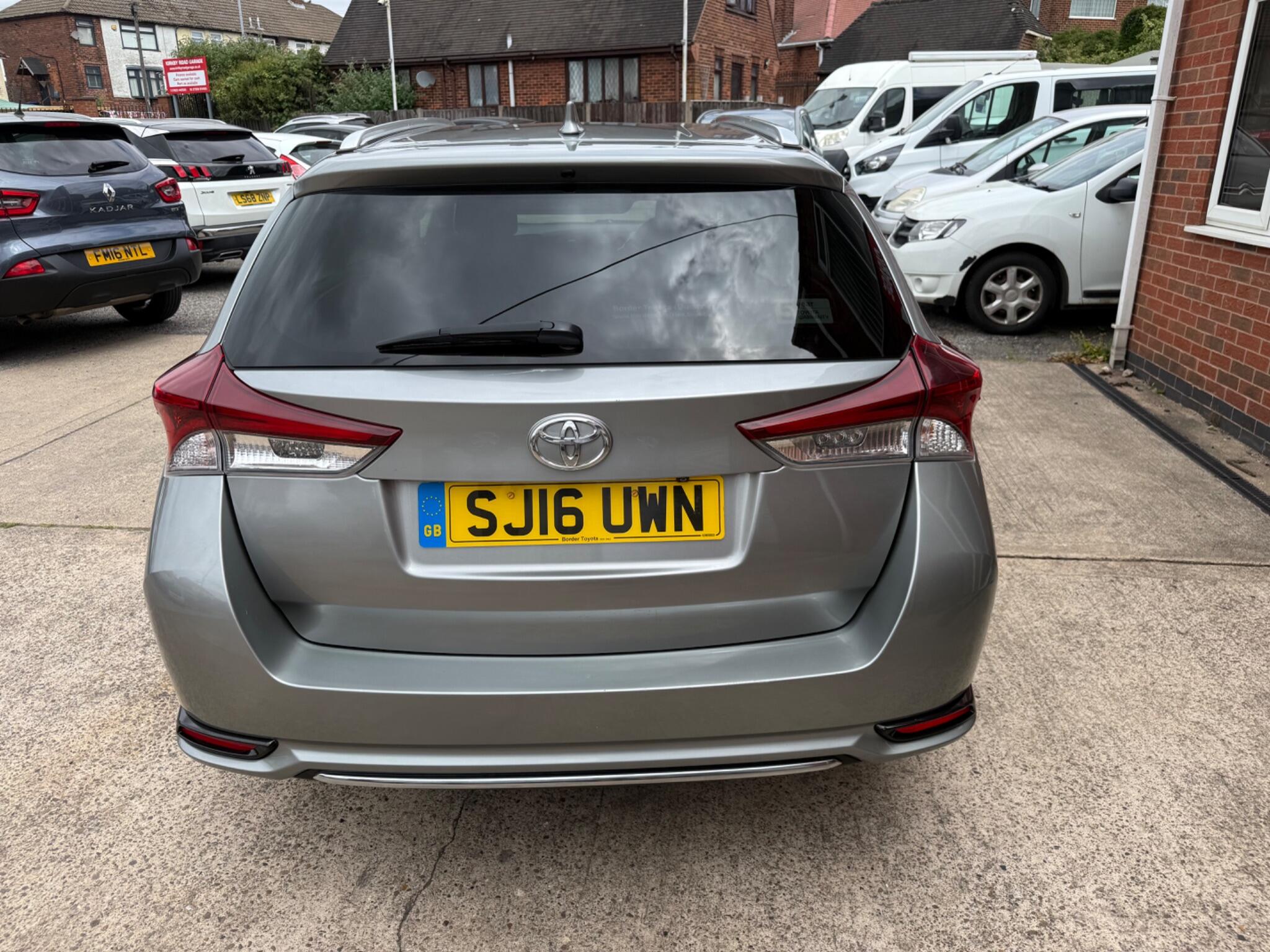 Toyota Auris view 8